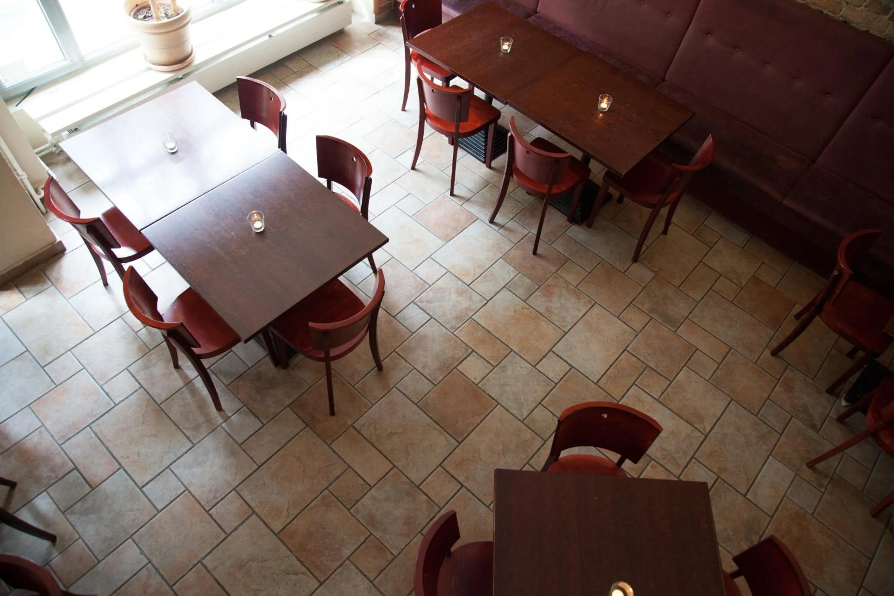 Restaurant/places to eat in Steps-Hotel