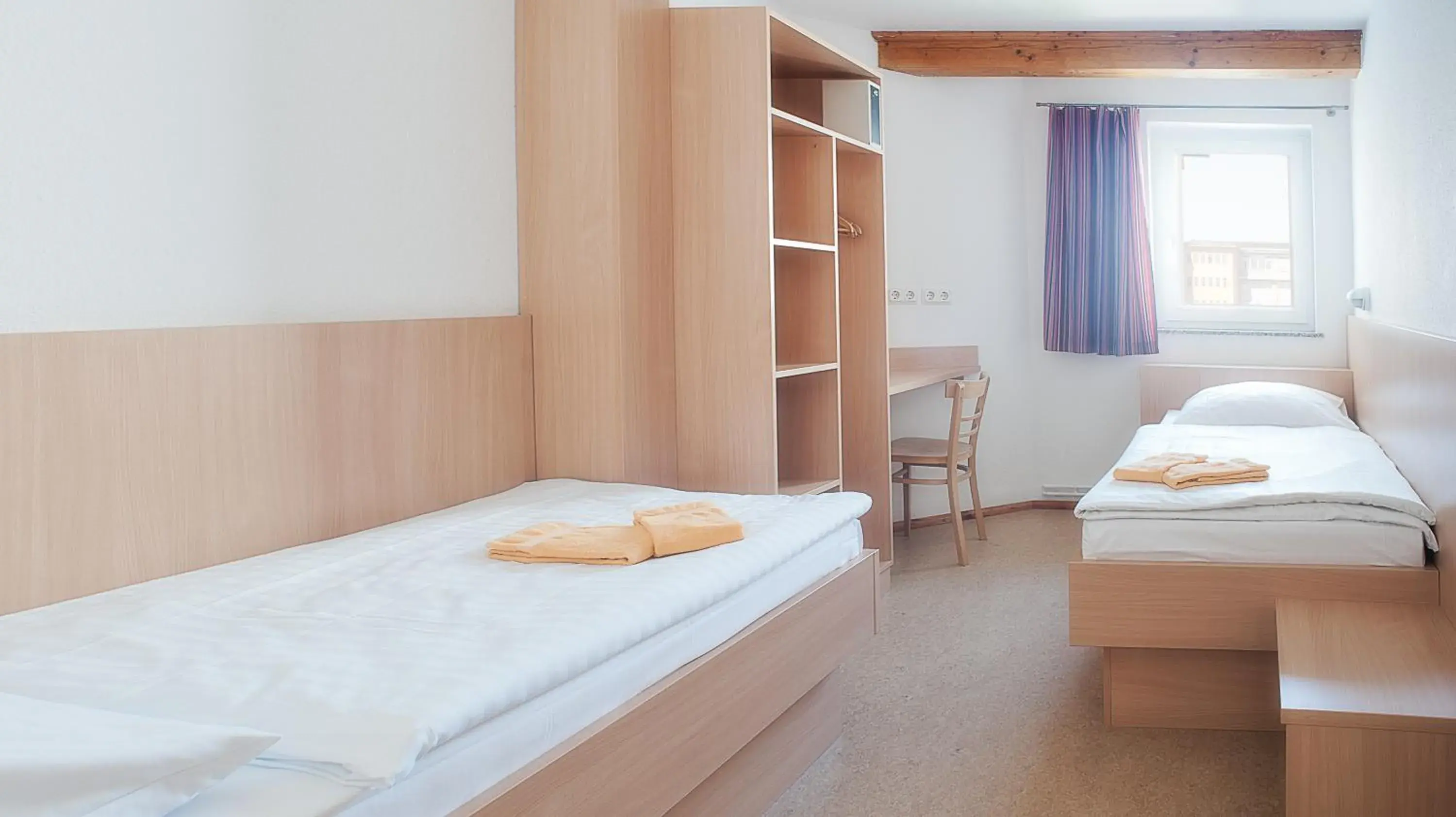 Twin Room with Shared Bathroom in Steps-Hotel Twin Room with Shared Bathroom in Steps-Hotel