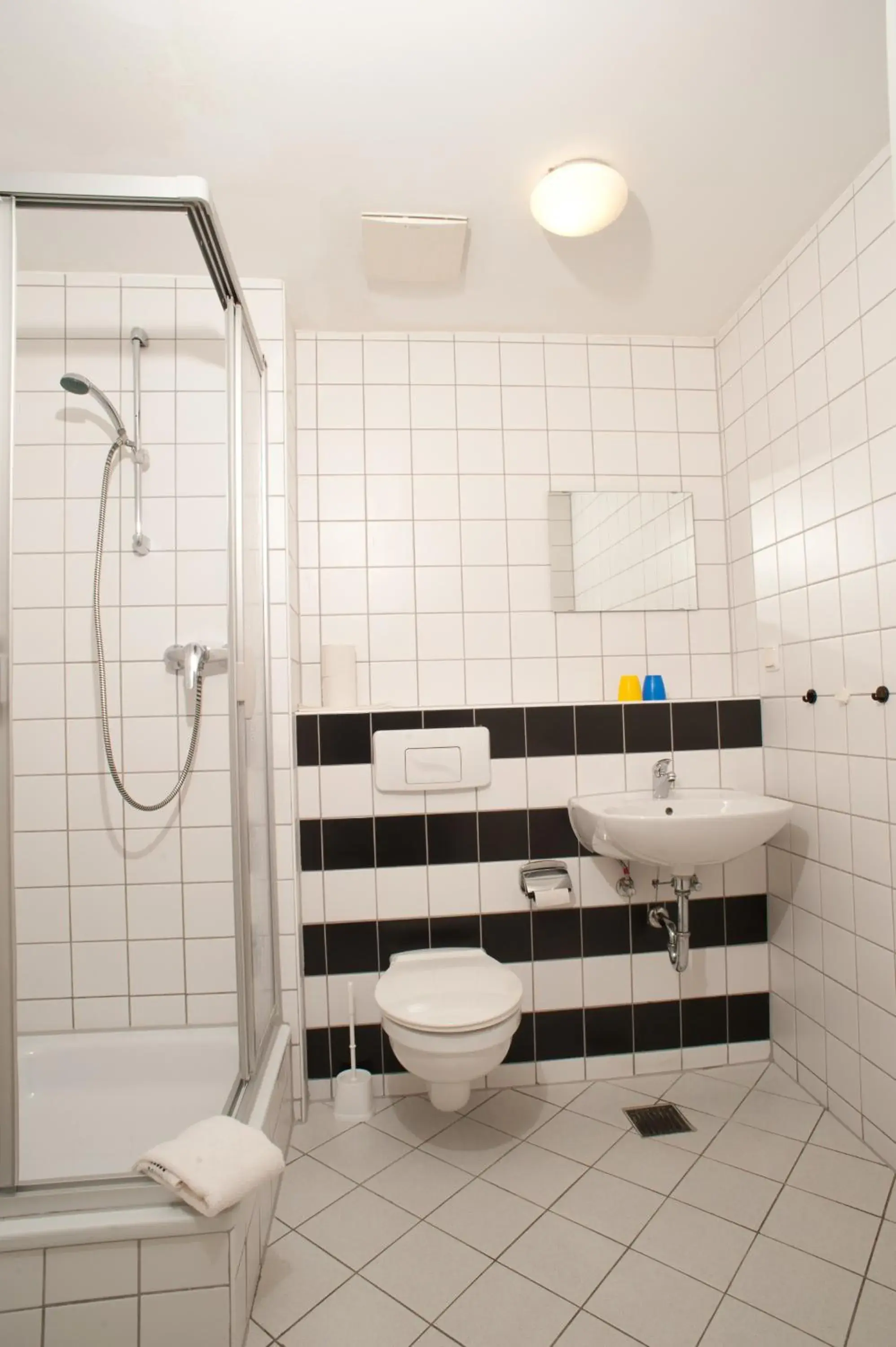 Twin Room with Shared Bathroom in Steps-Hotel Twin Room with Shared Bathroom in Steps-Hotel