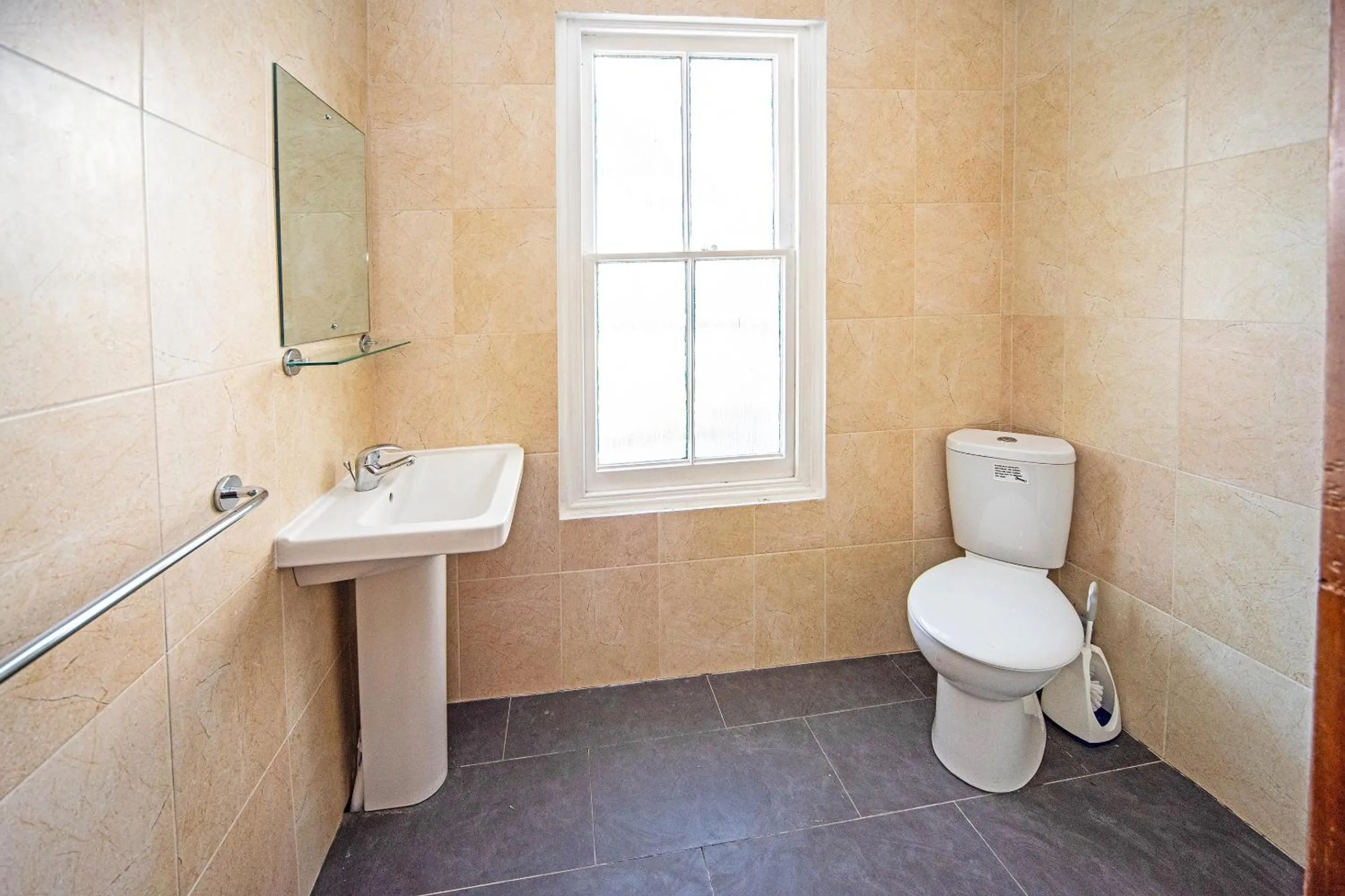 Bathroom in The Sherwood Palm Hotel, Torquay Beach