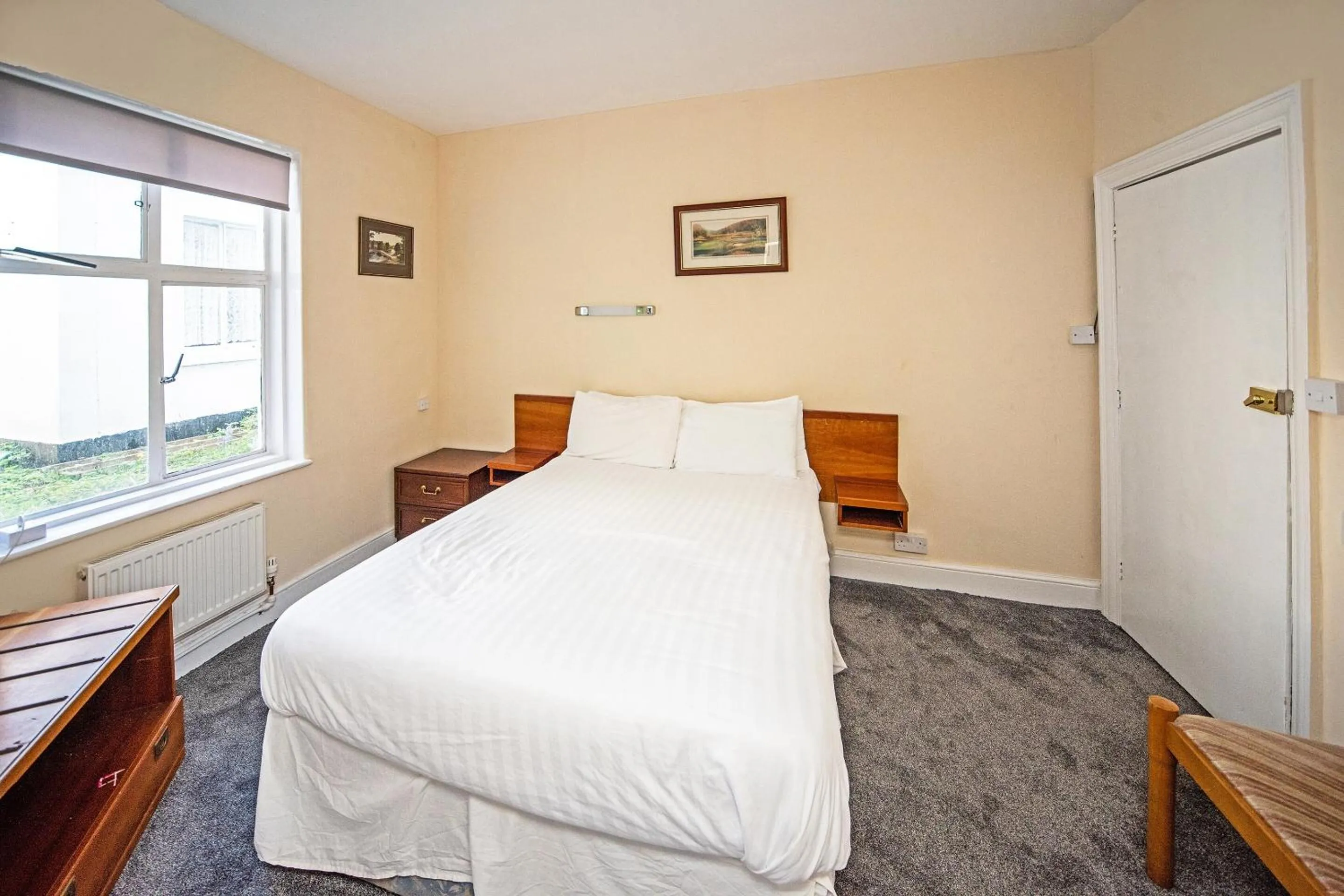 Bedroom, Bed in The Sherwood Palm Hotel, Torquay Beach