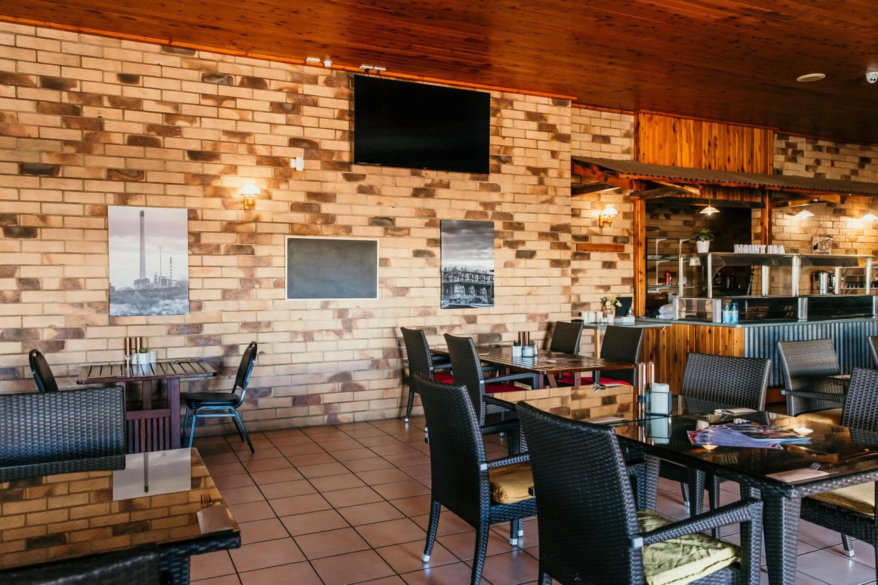 Restaurant/places to eat in Abacus Motel