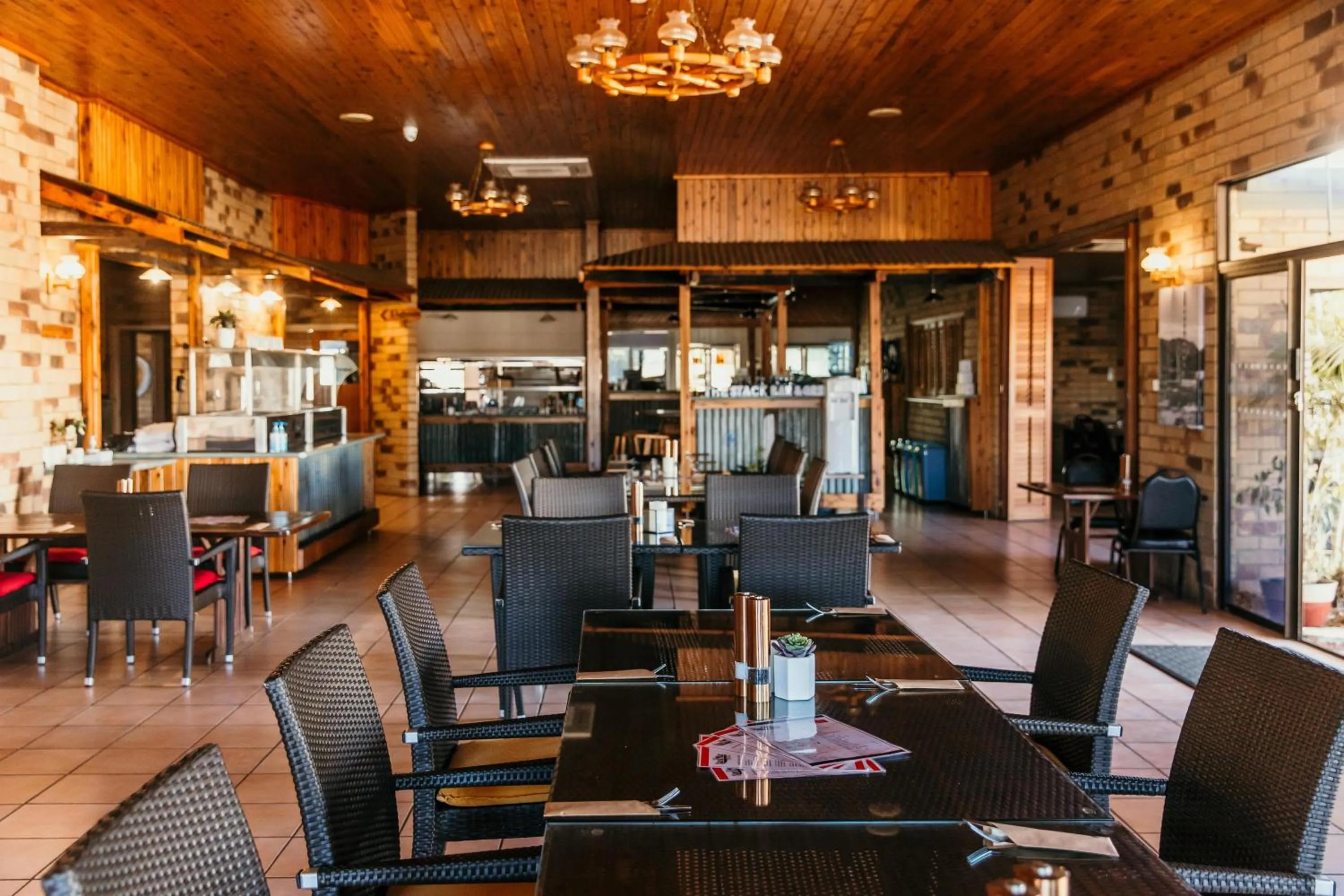 Restaurant/places to eat in Abacus Motel