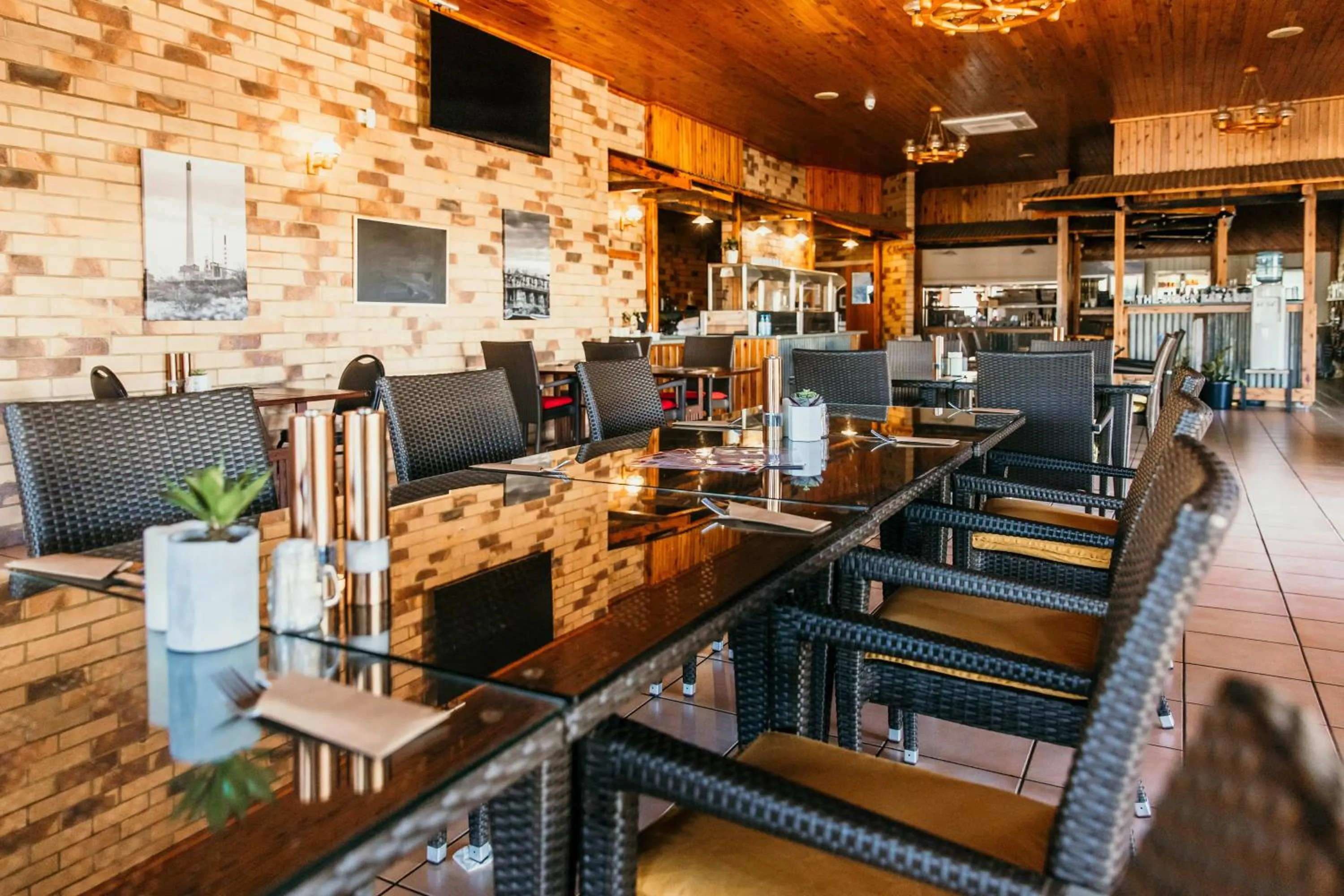 Restaurant/places to eat in Abacus Motel