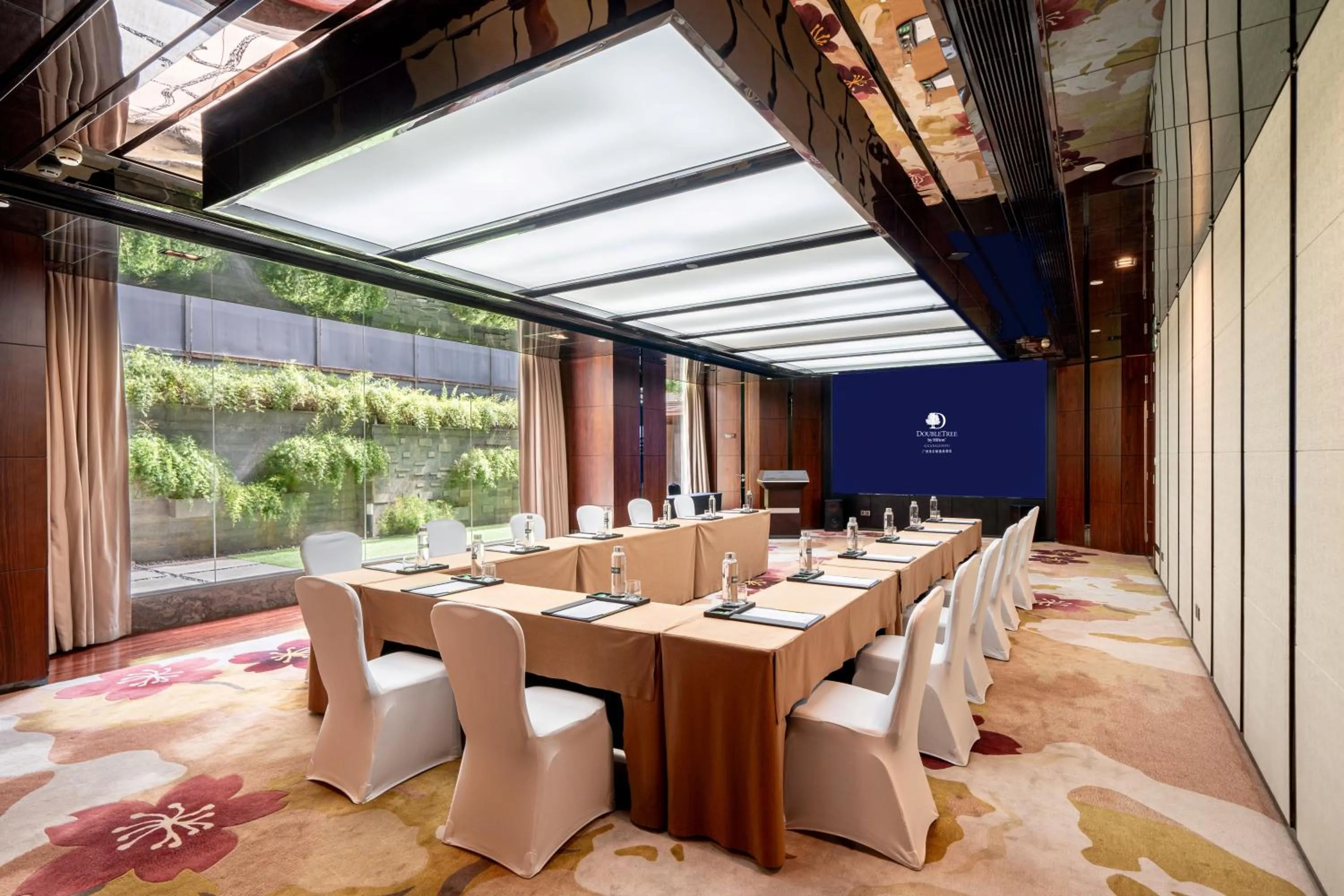 Meeting/conference room in DoubleTree by Hilton Guangzhou - Near Beijing Road Pedestrian Street