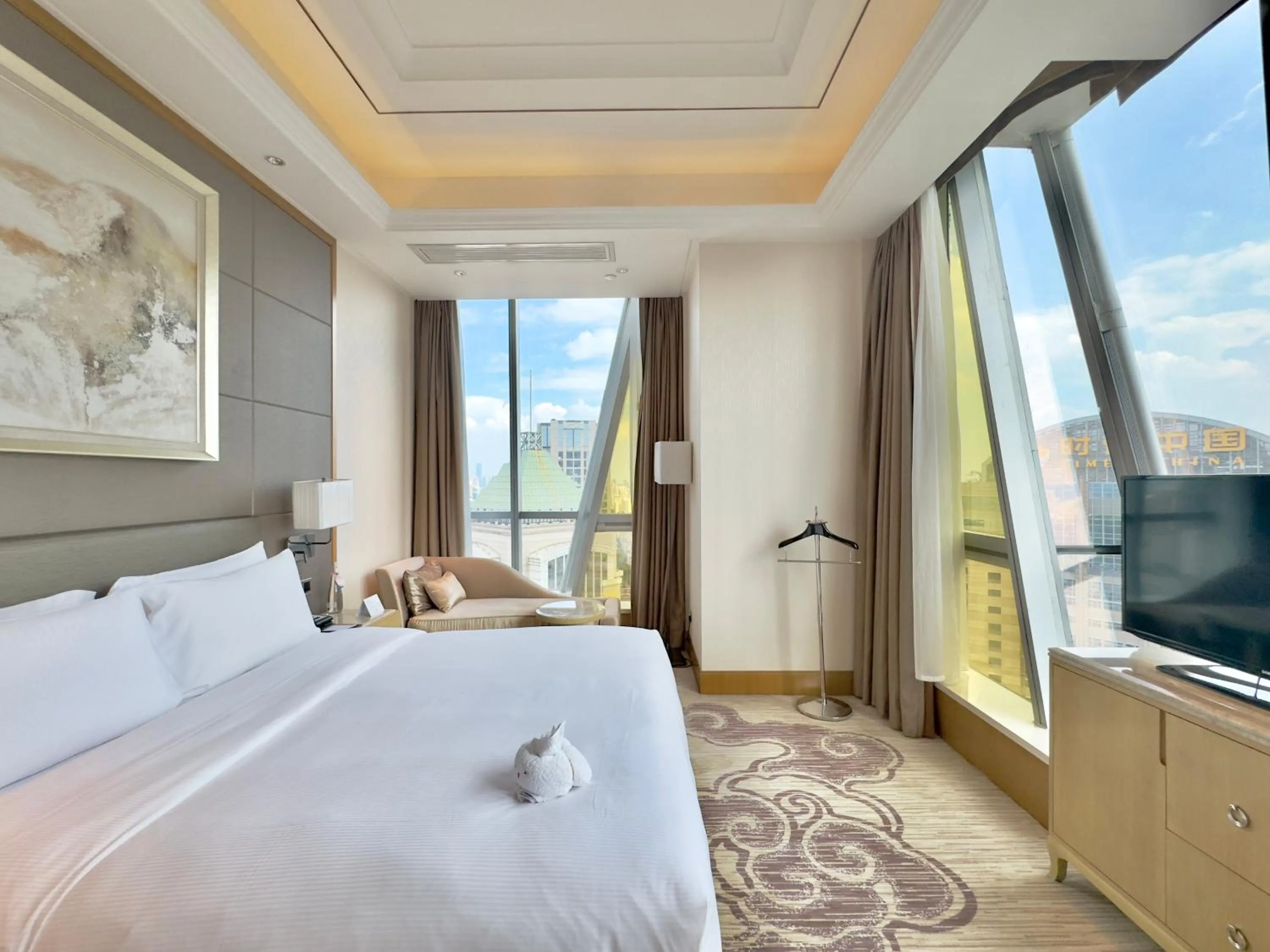 Bed in DoubleTree by Hilton Guangzhou - Near Beijing Road Pedestrian Street