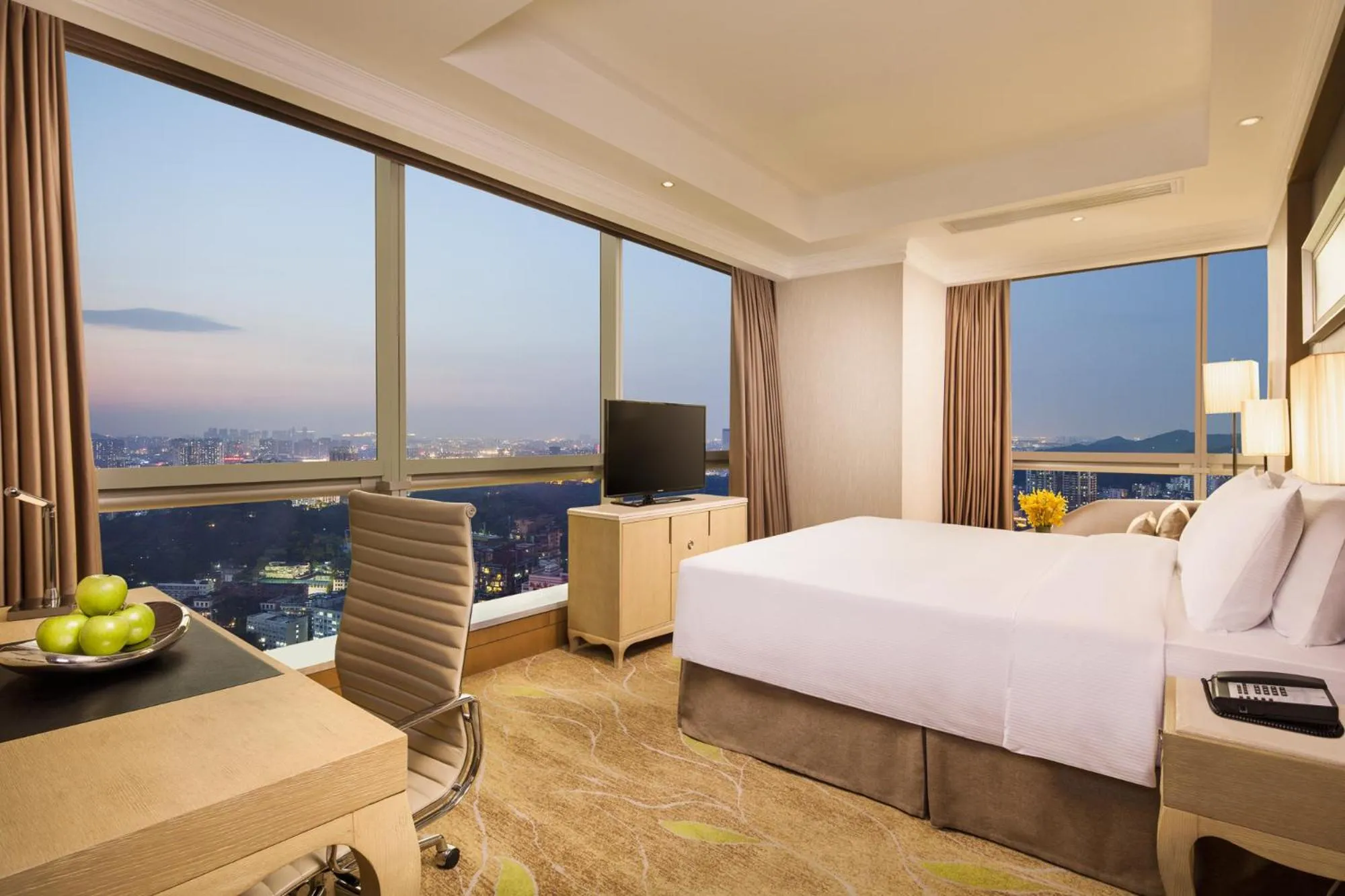 View (from property/room), Bed in DoubleTree by Hilton Guangzhou - Near Beijing Road Pedestrian Street