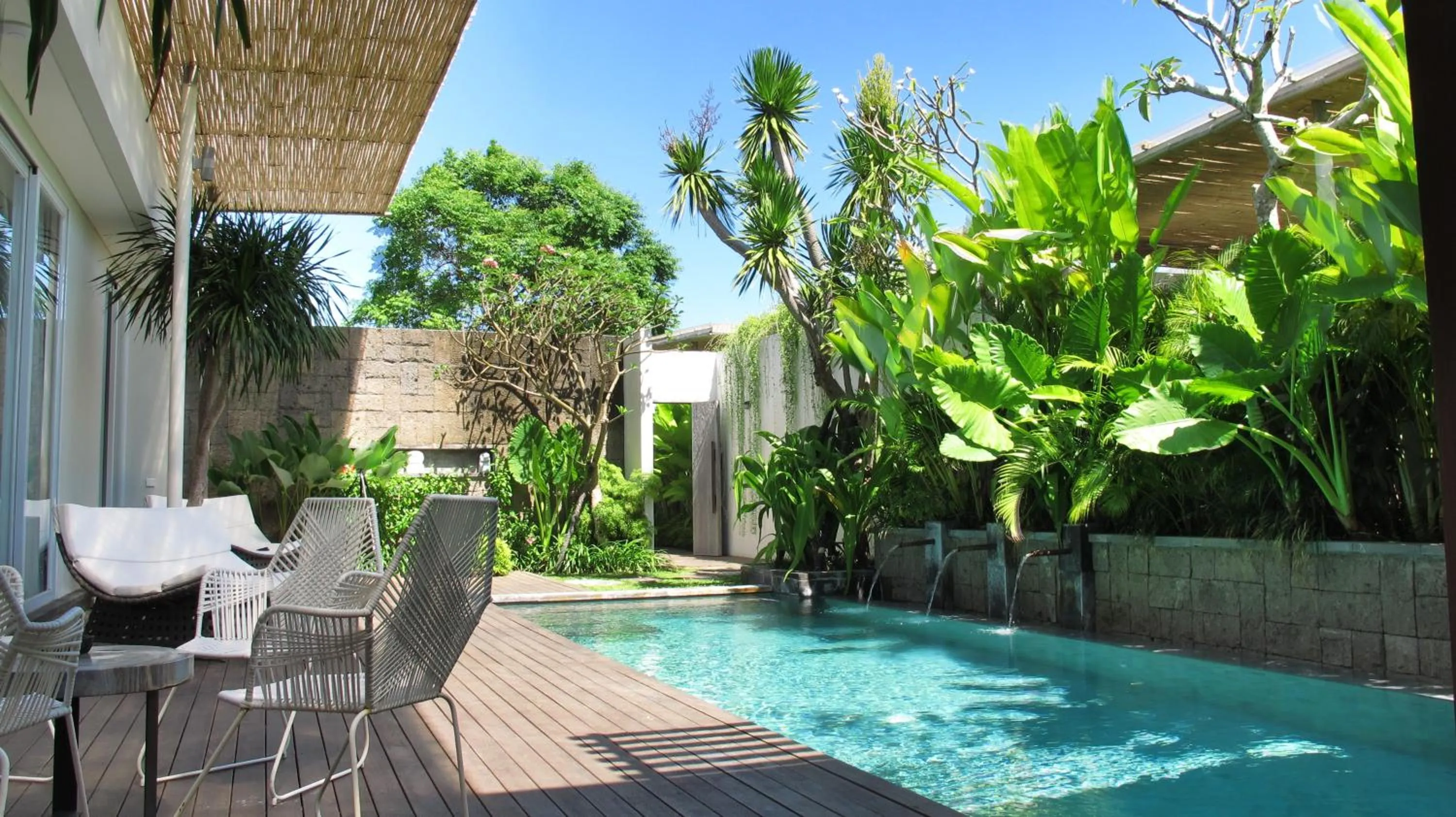 Swimming pool in hu'u Villas