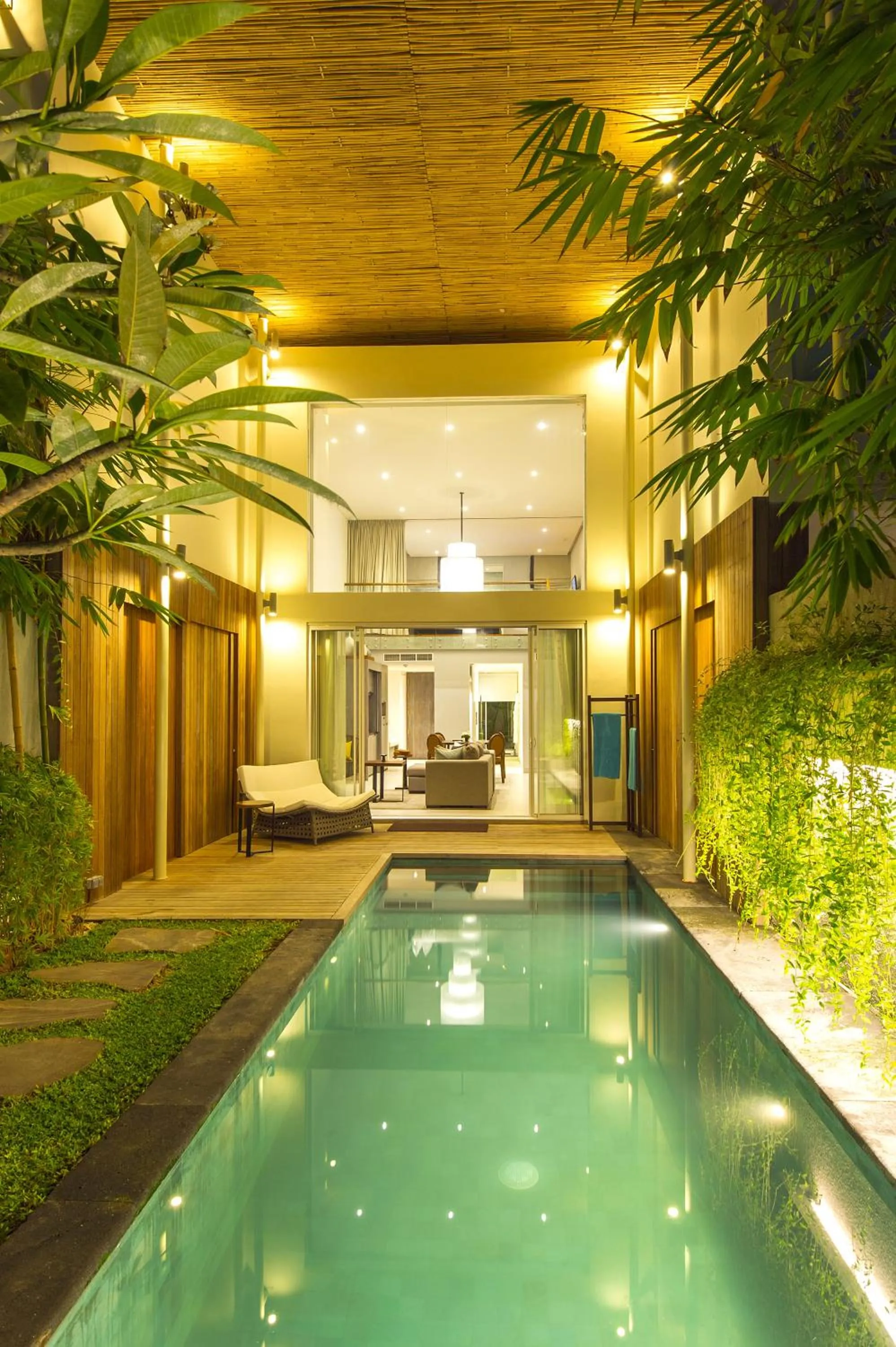 Swimming pool in hu'u Villas