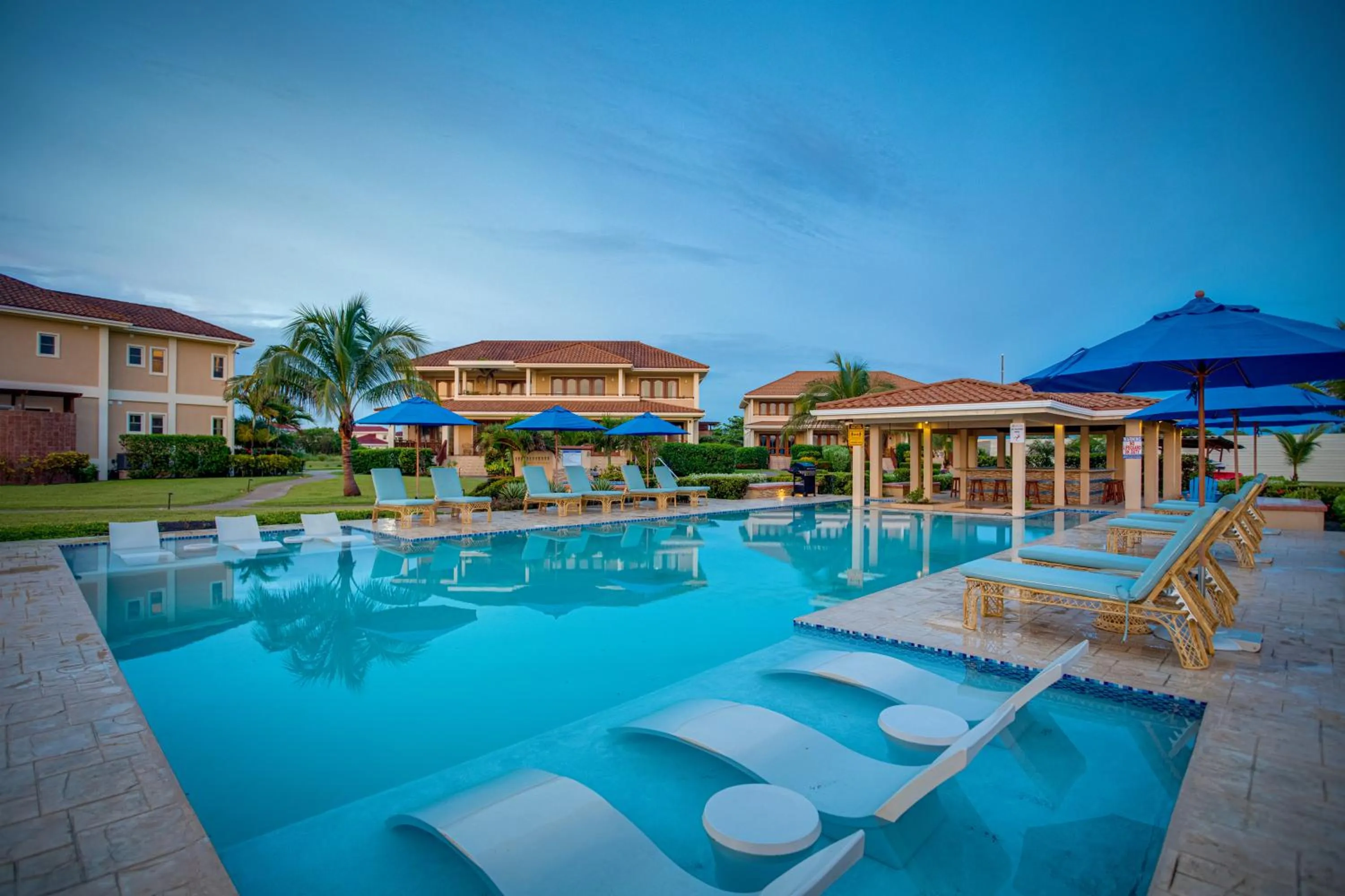 Pool view in Seiri del Mar
