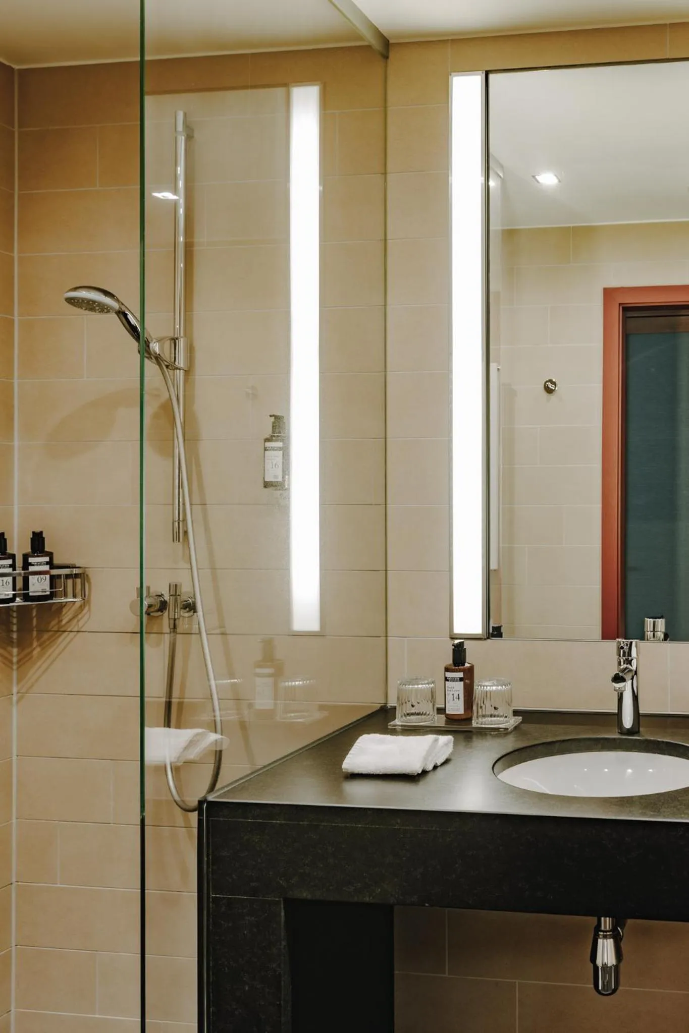 Shower in AMERON Köln Hotel Regent