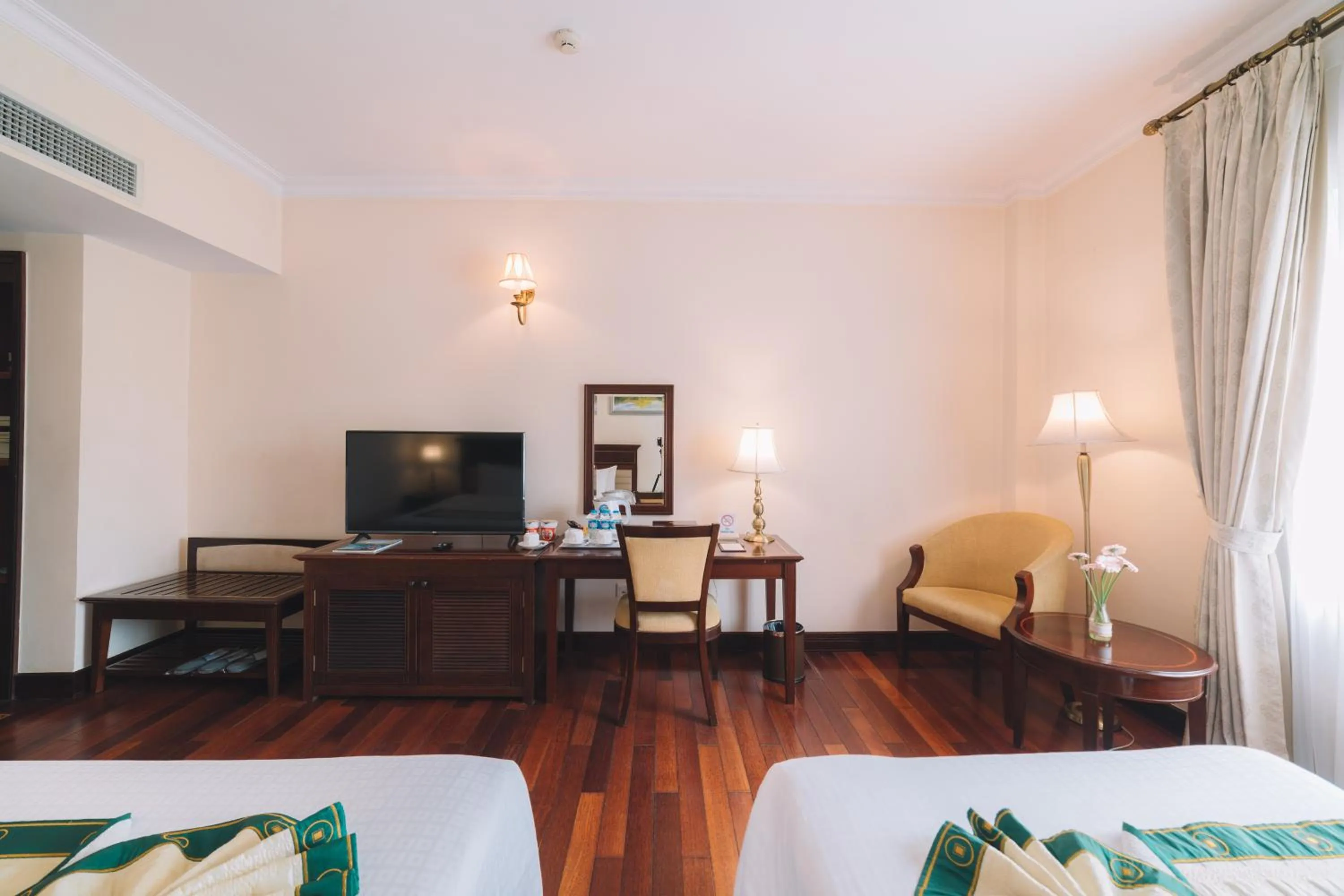 TV and multimedia, Bed in Saigon Dalat Hotel