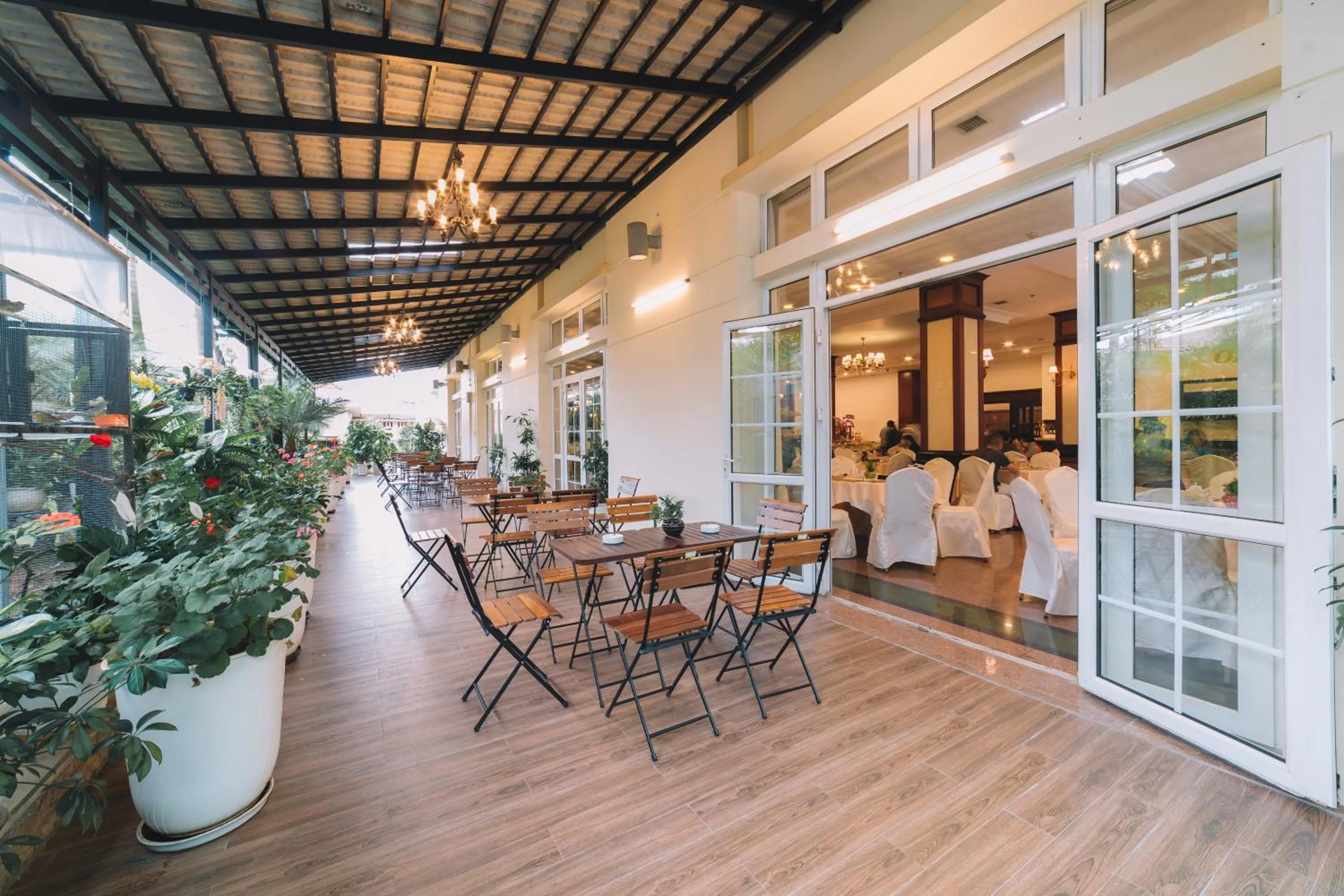 Restaurant/places to eat in Saigon Dalat Hotel