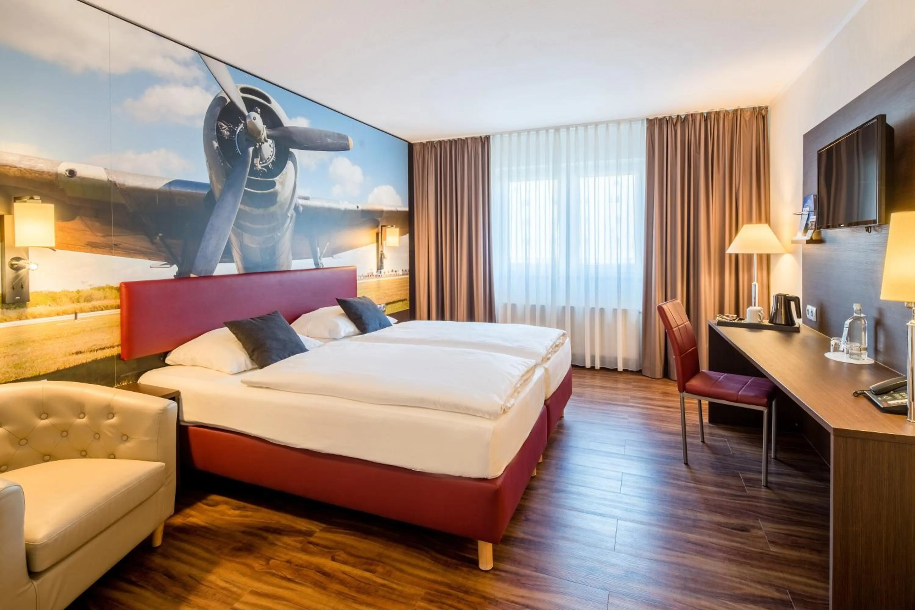 Photo of the whole room, Bed in Airways Hotels Frankfurt Airport West