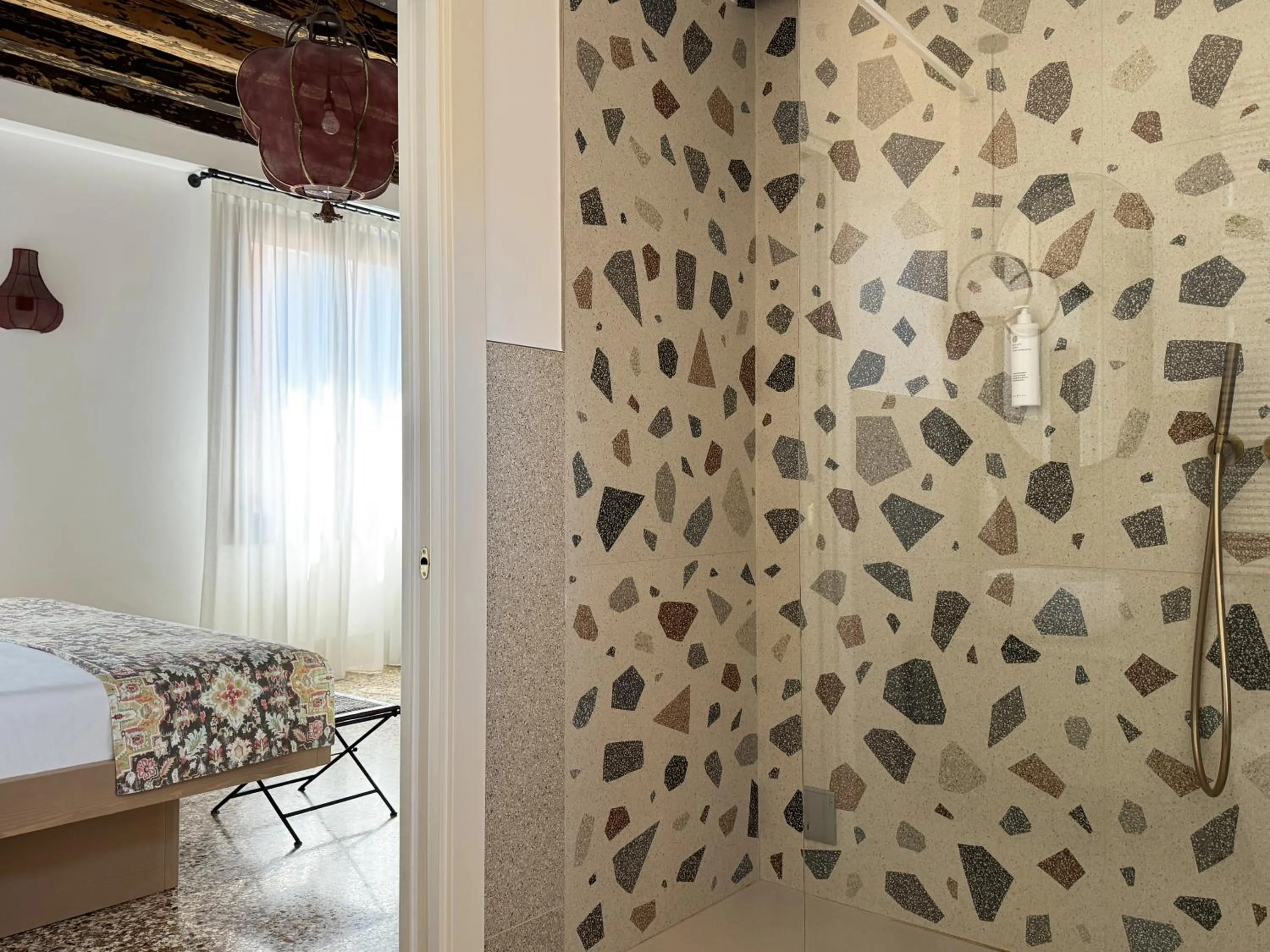 Shower, Bed in Palazzetto San Marco