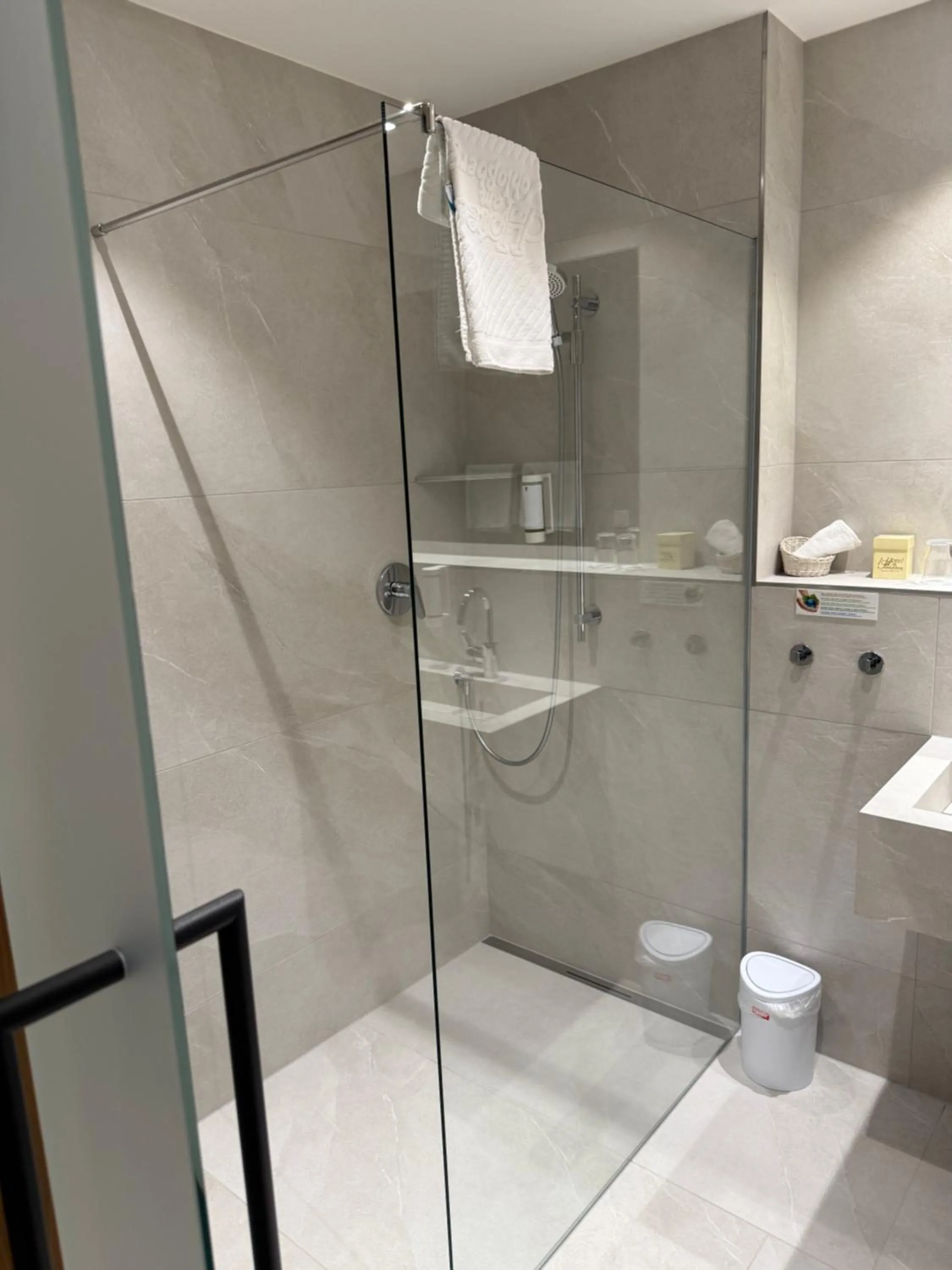 Bathroom in Hotel am Schloßberg