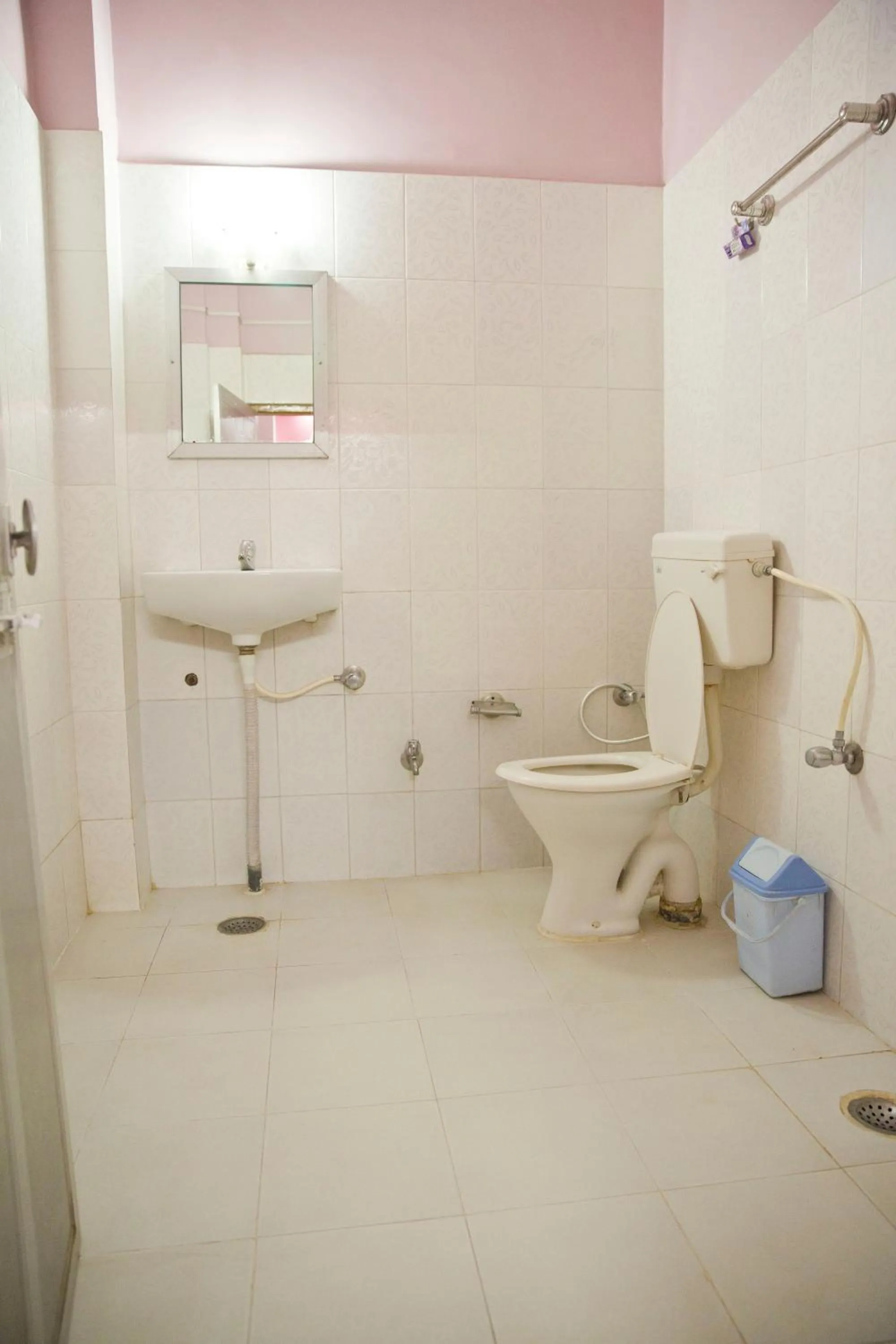 Shower in Hotel Ganesha