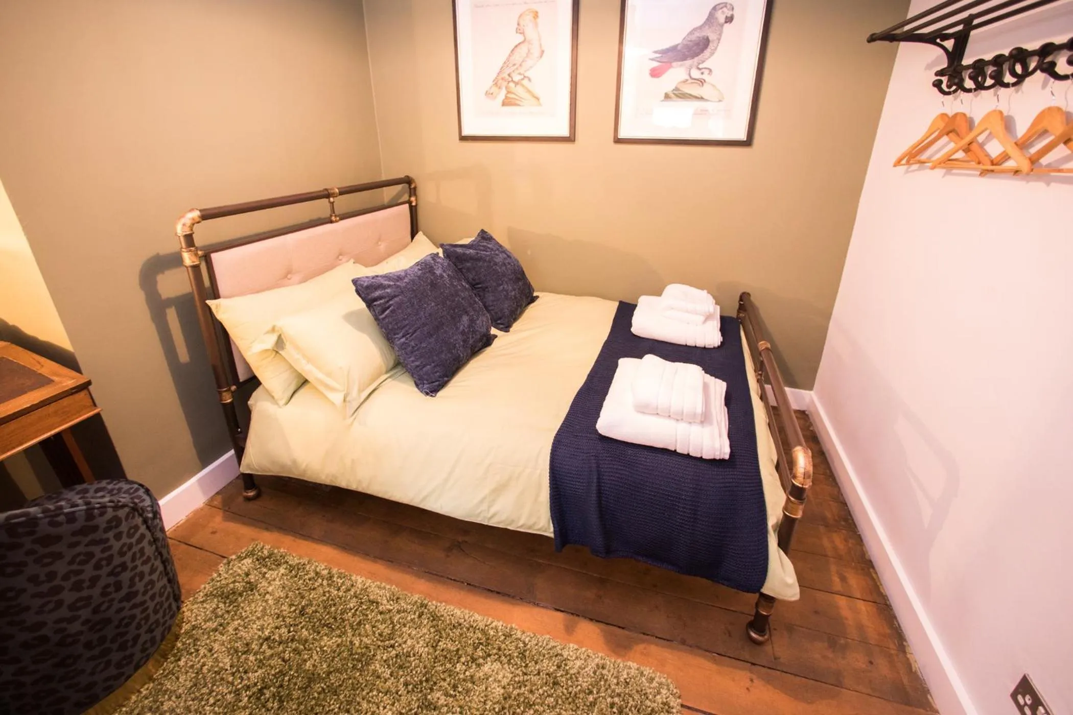 Bedroom, Bed in 43 BBEscapes