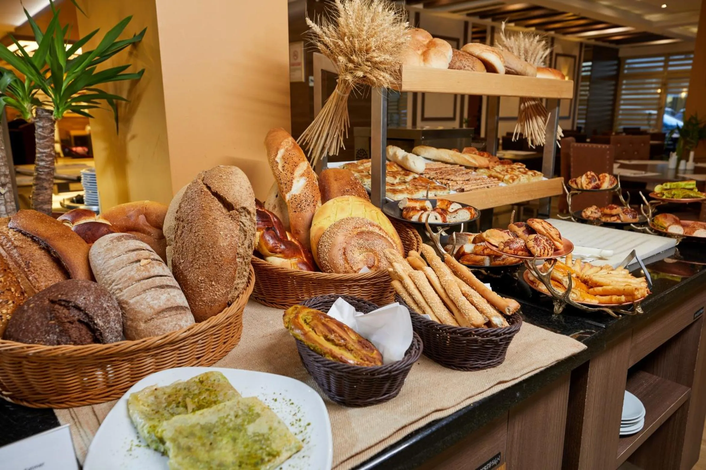 Restaurant/places to eat in Dedeman Park Gaziantep Oteli