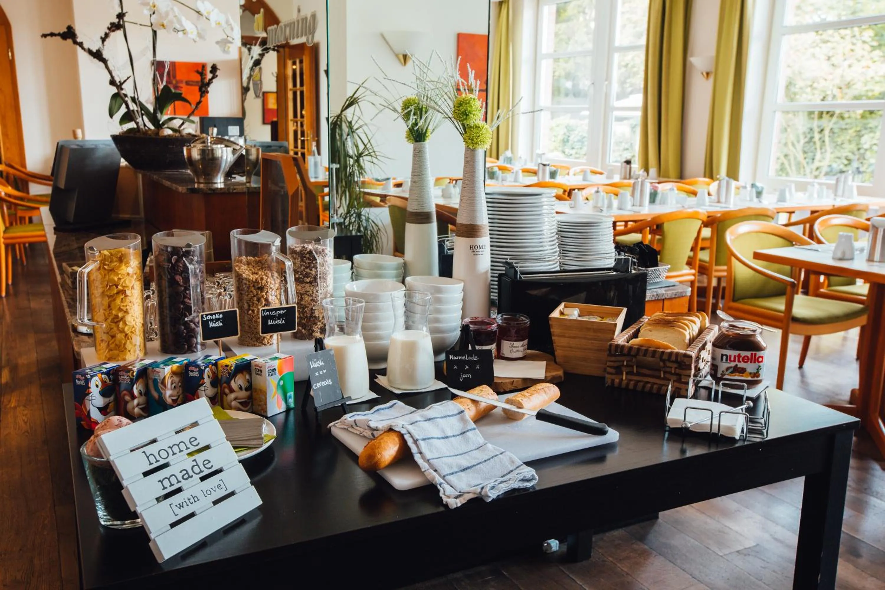 Buffet breakfast in HK Hotel Düsseldorf City