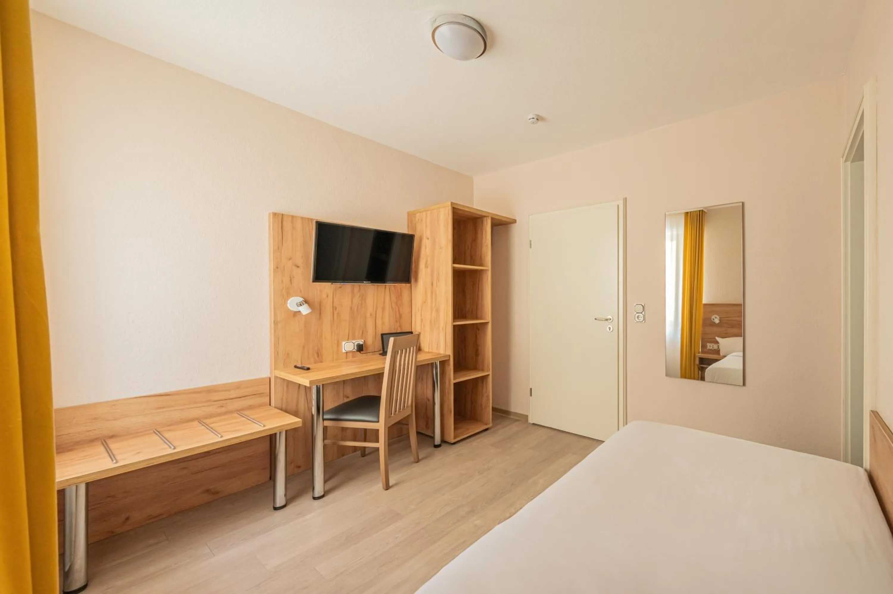 Photo of the whole room, Bed in Hotel Gute Hoffnung Pforzheim