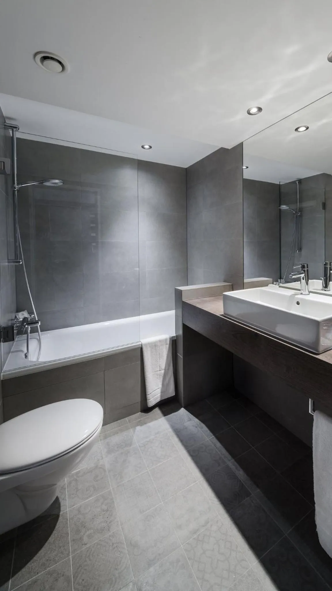 Photo of the whole room in Holiday Inn Munich City Centre by IHG