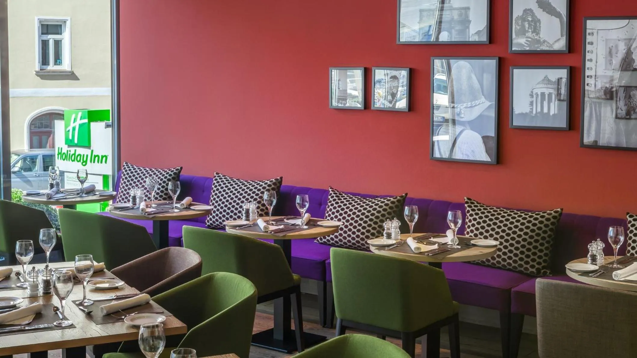 Restaurant/places to eat in Holiday Inn Munich City Centre by IHG