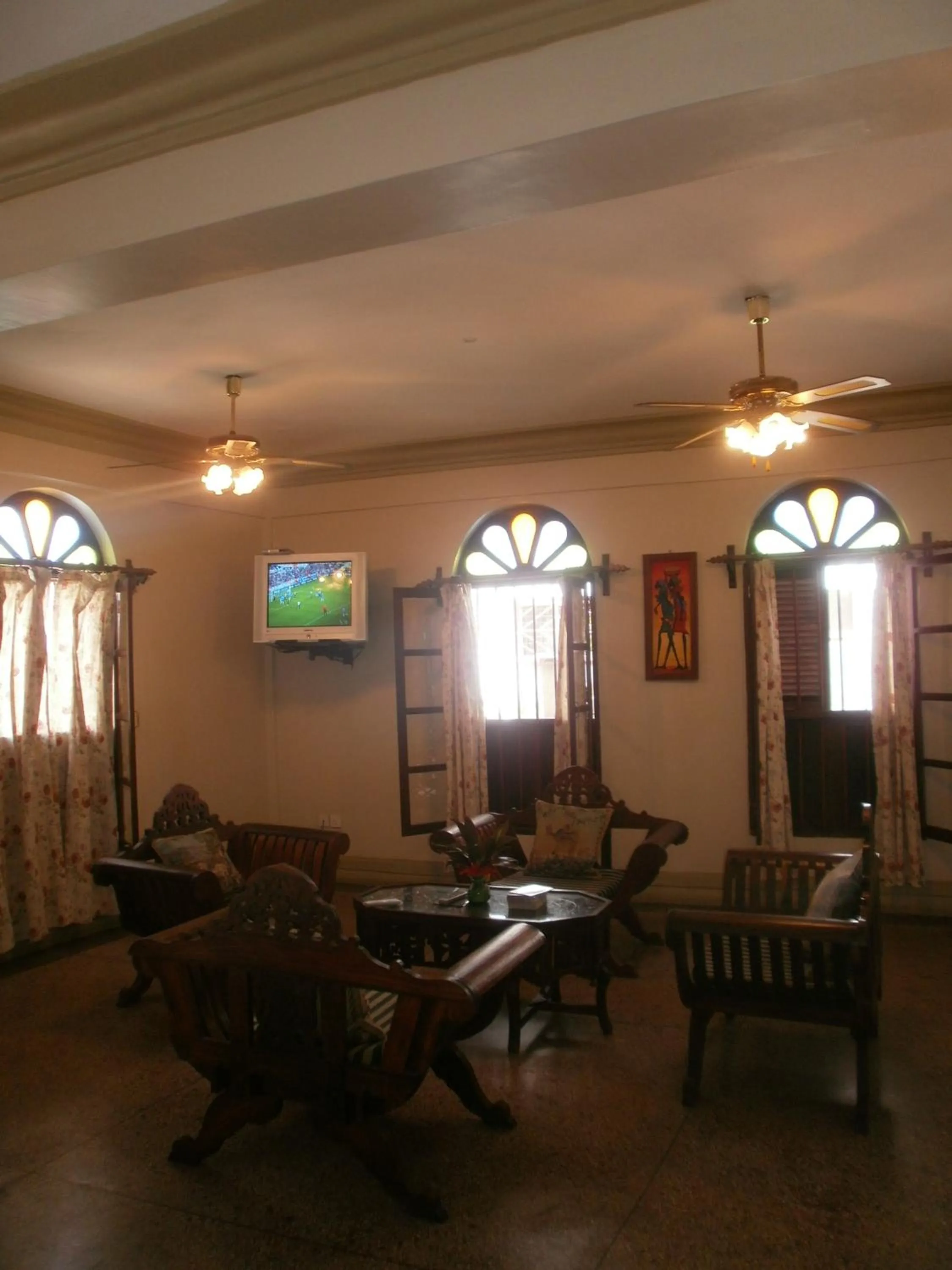 Communal lounge/ TV room in Asmini Palace Hotel