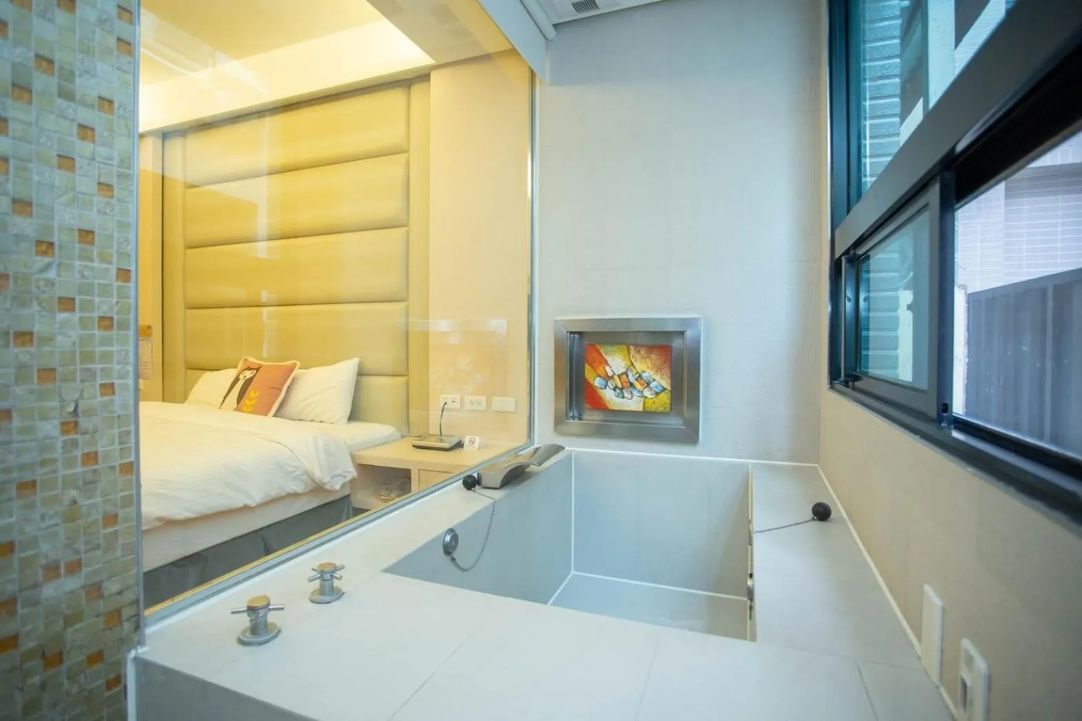 Bathroom, Bed in 日月潭天月水色民宿 (老街-停車-度假）skylight bnb