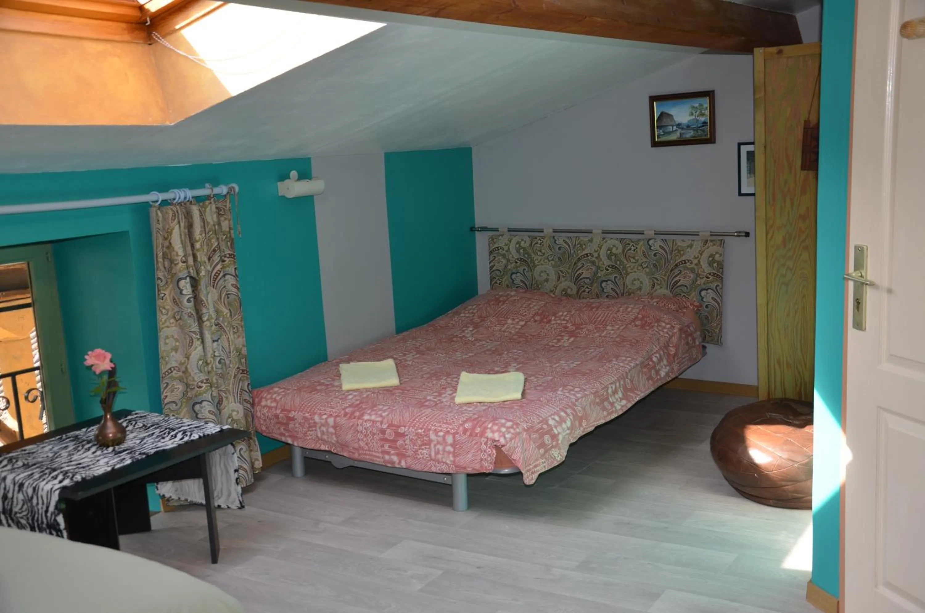 Bed in Studio et colocation - Gîte Les 7 fontaines