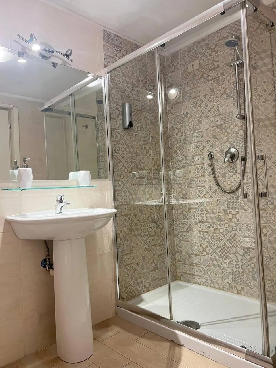 Shower in B&B Ruffo di Bagnara Palazzo Monumentale