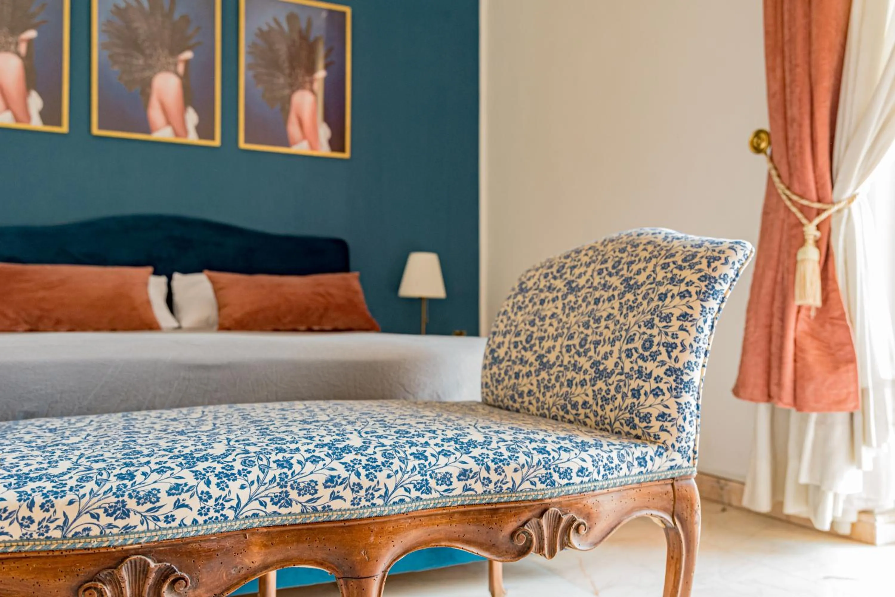 Bed in B&B Ruffo di Bagnara Palazzo Monumentale