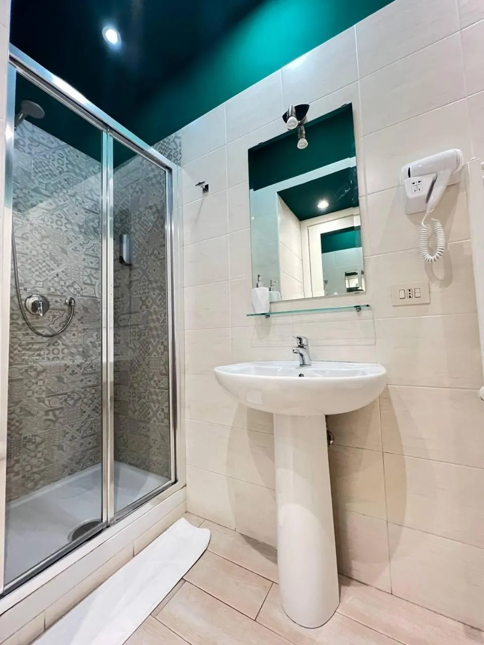 Shower in B&B Ruffo di Bagnara Palazzo Monumentale