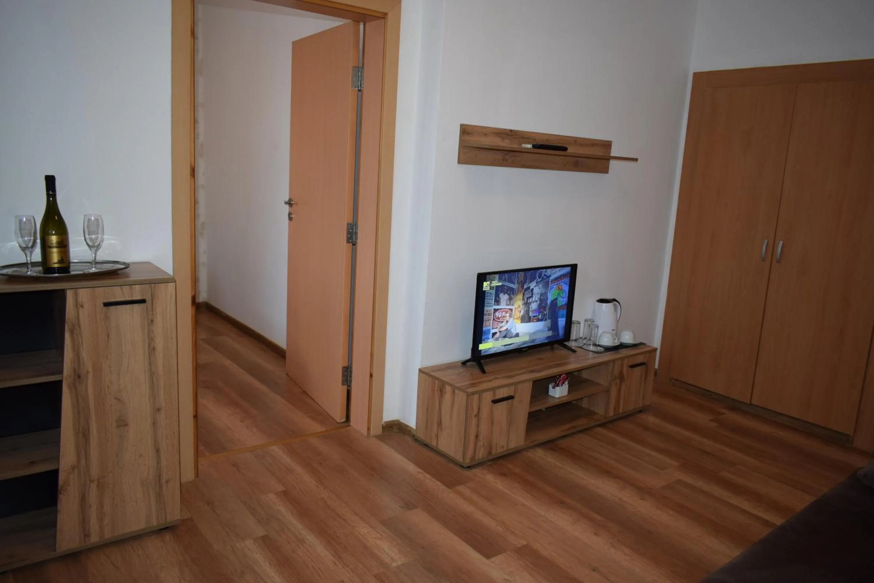 Coffee/tea facilities in Ahilea Hotel - Free Pool Access