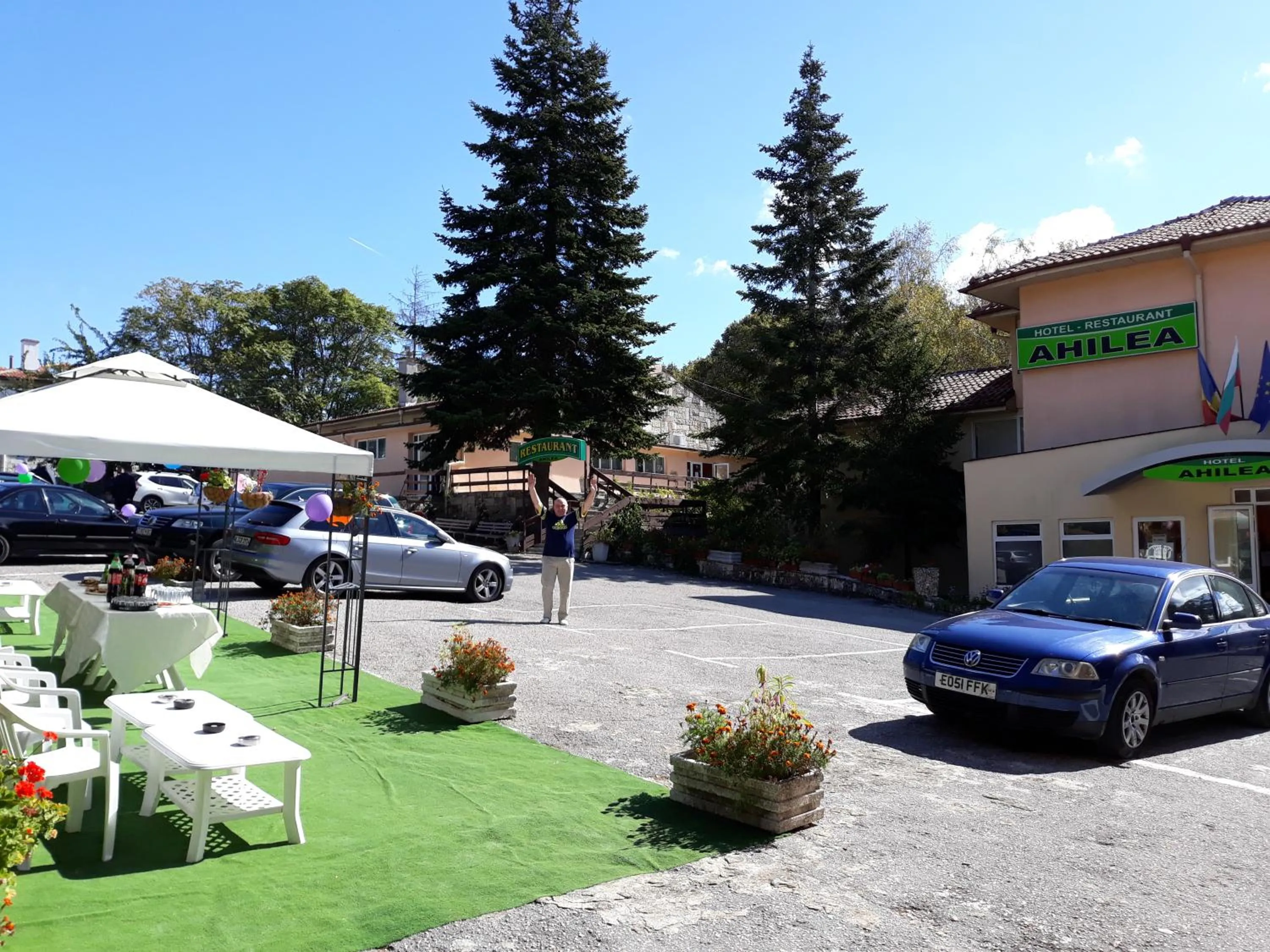 Patio in Ahilea Hotel - Free Pool Access