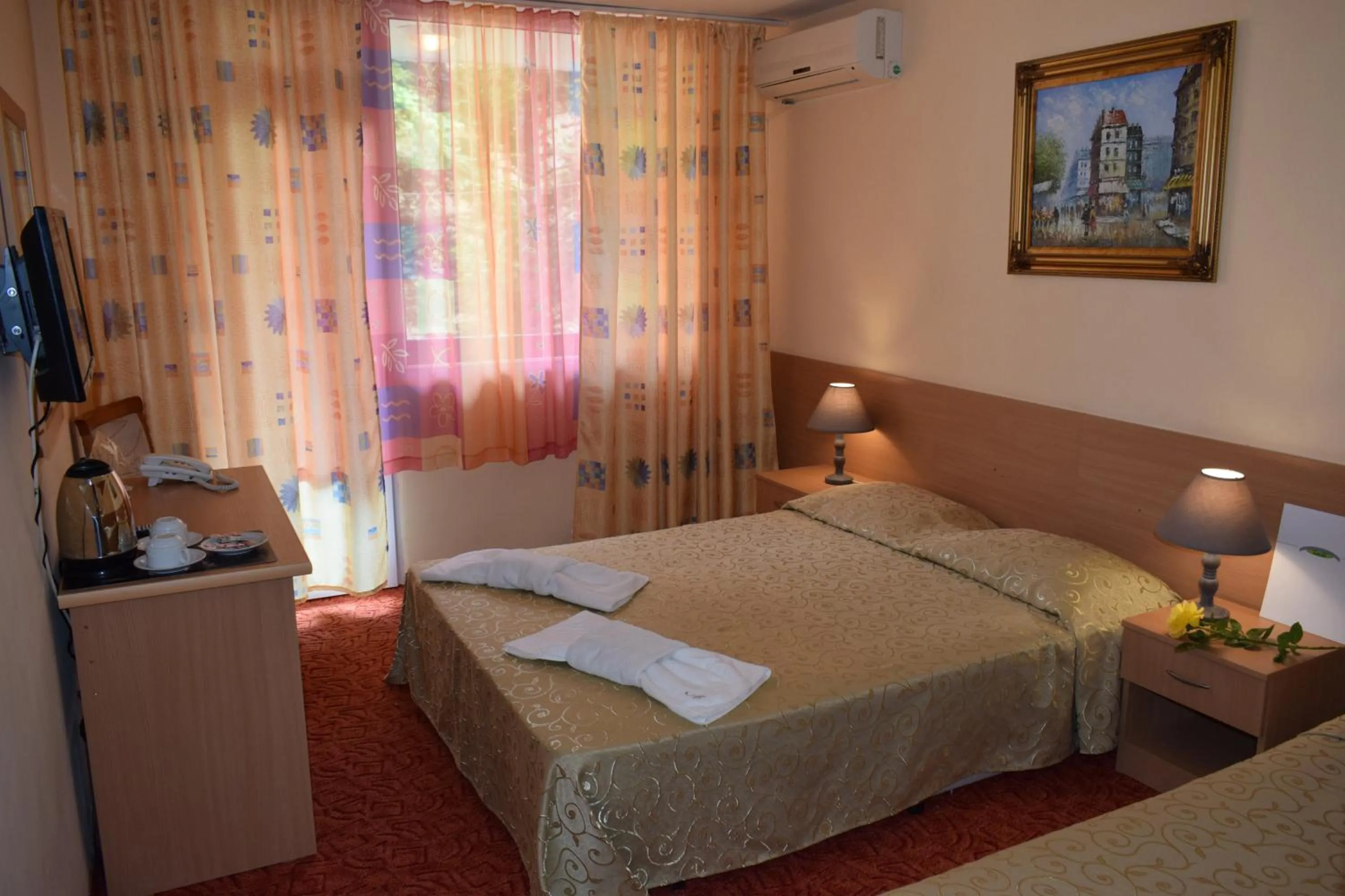 Photo of the whole room, Bed in Ahilea Hotel - Free Pool Access