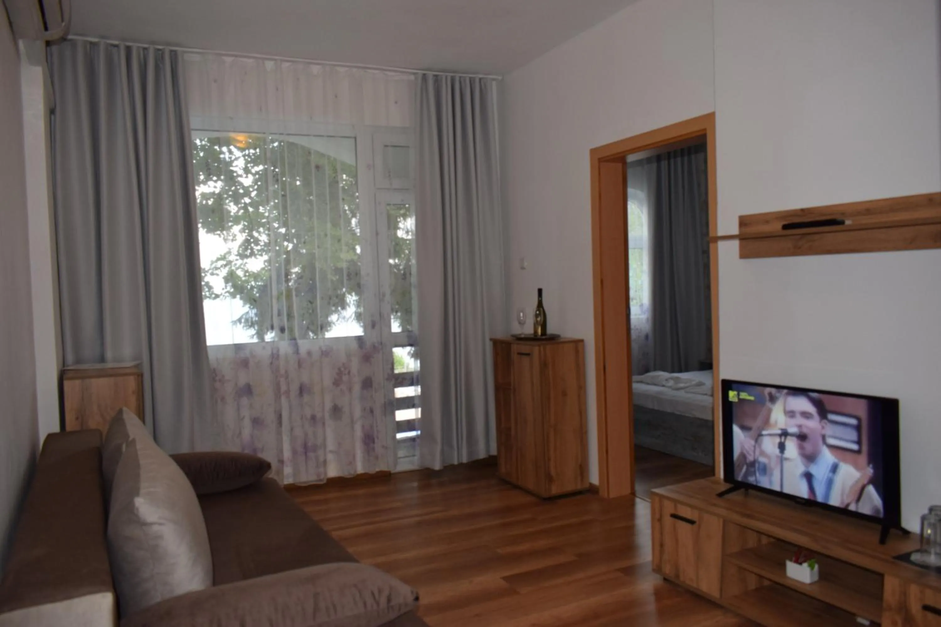 TV and multimedia in Ahilea Hotel - Free Pool Access