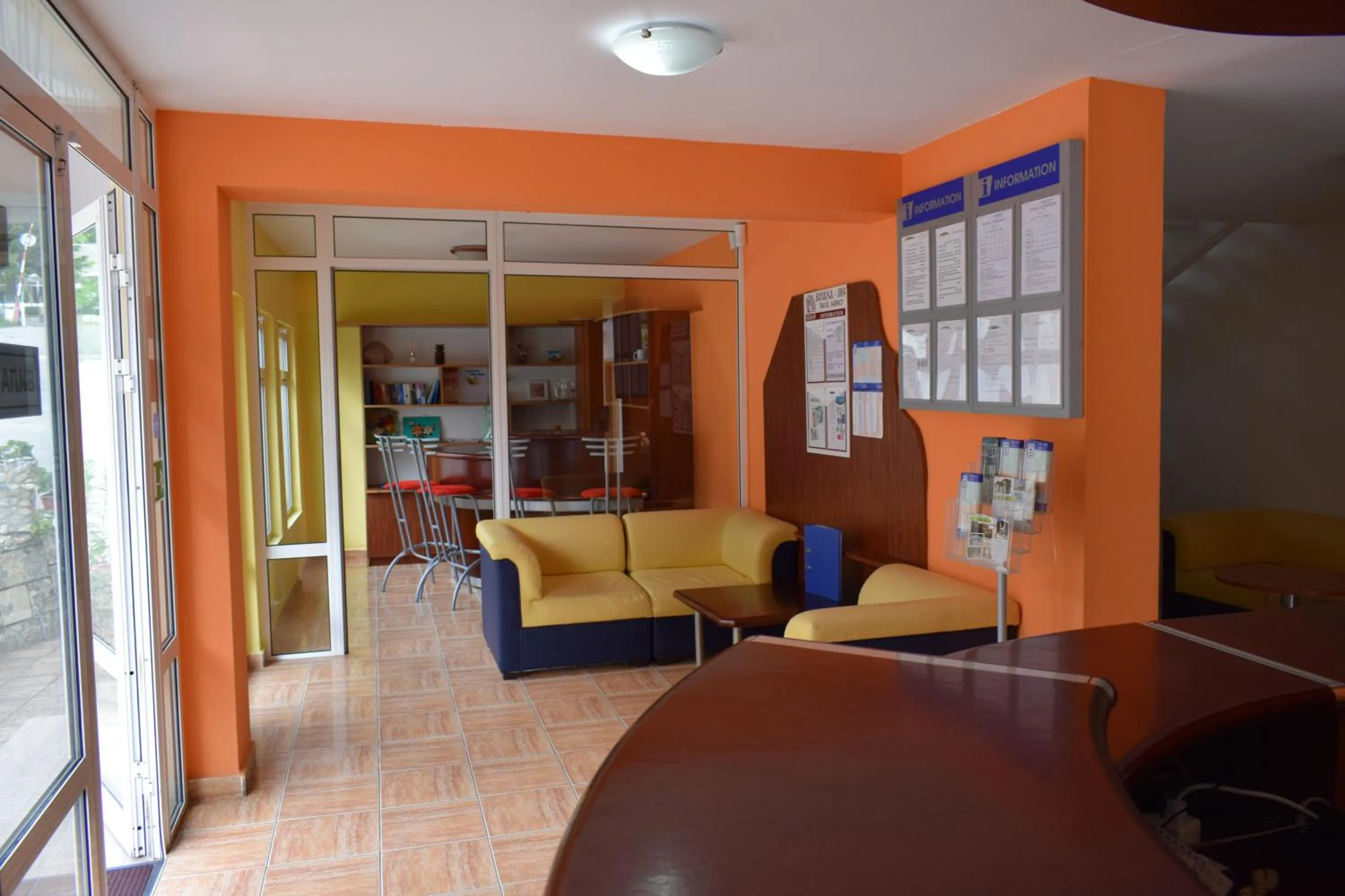 Library in Ahilea Hotel - Free Pool Access