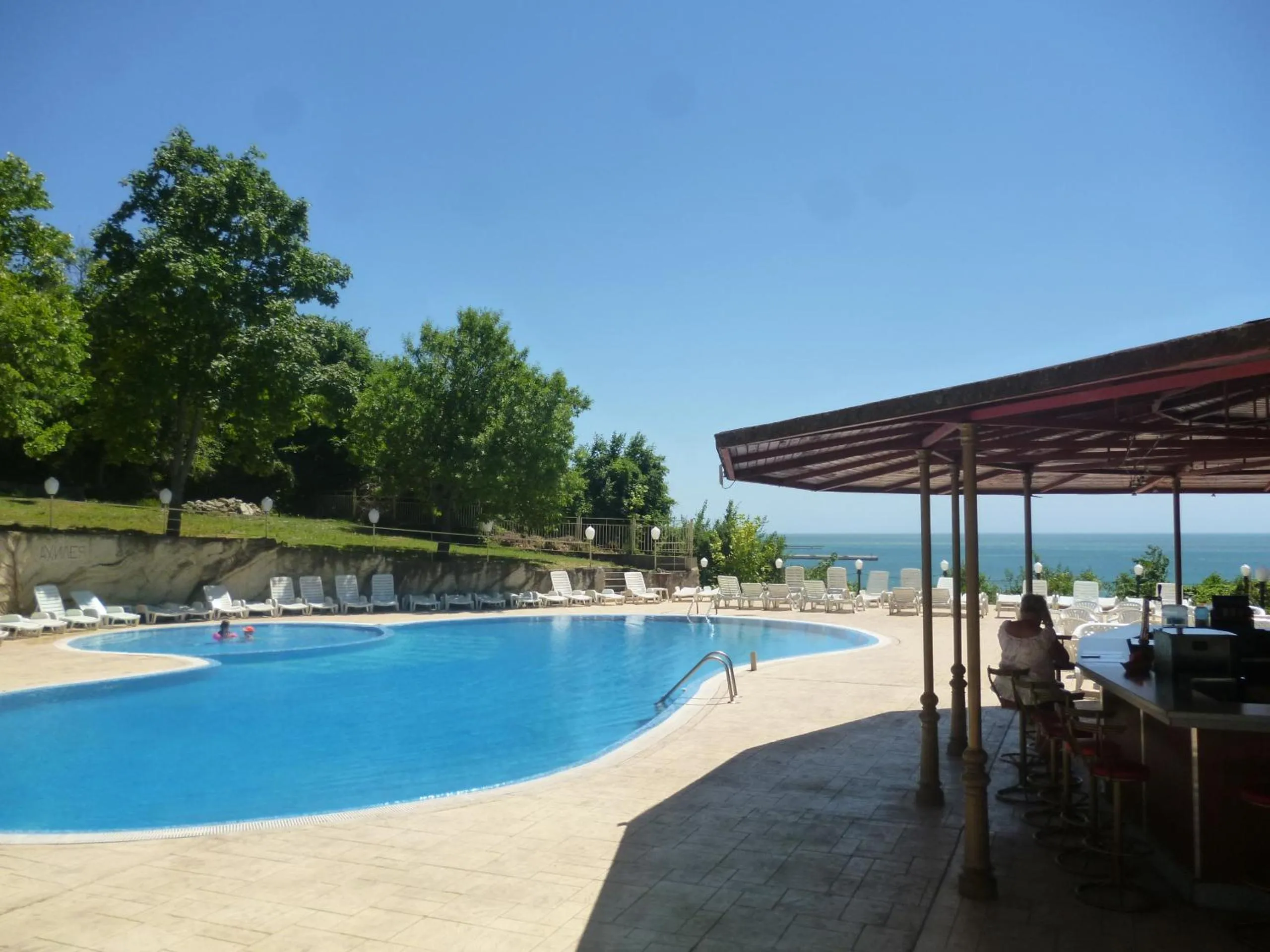 Guests in Ahilea Hotel - Free Pool Access