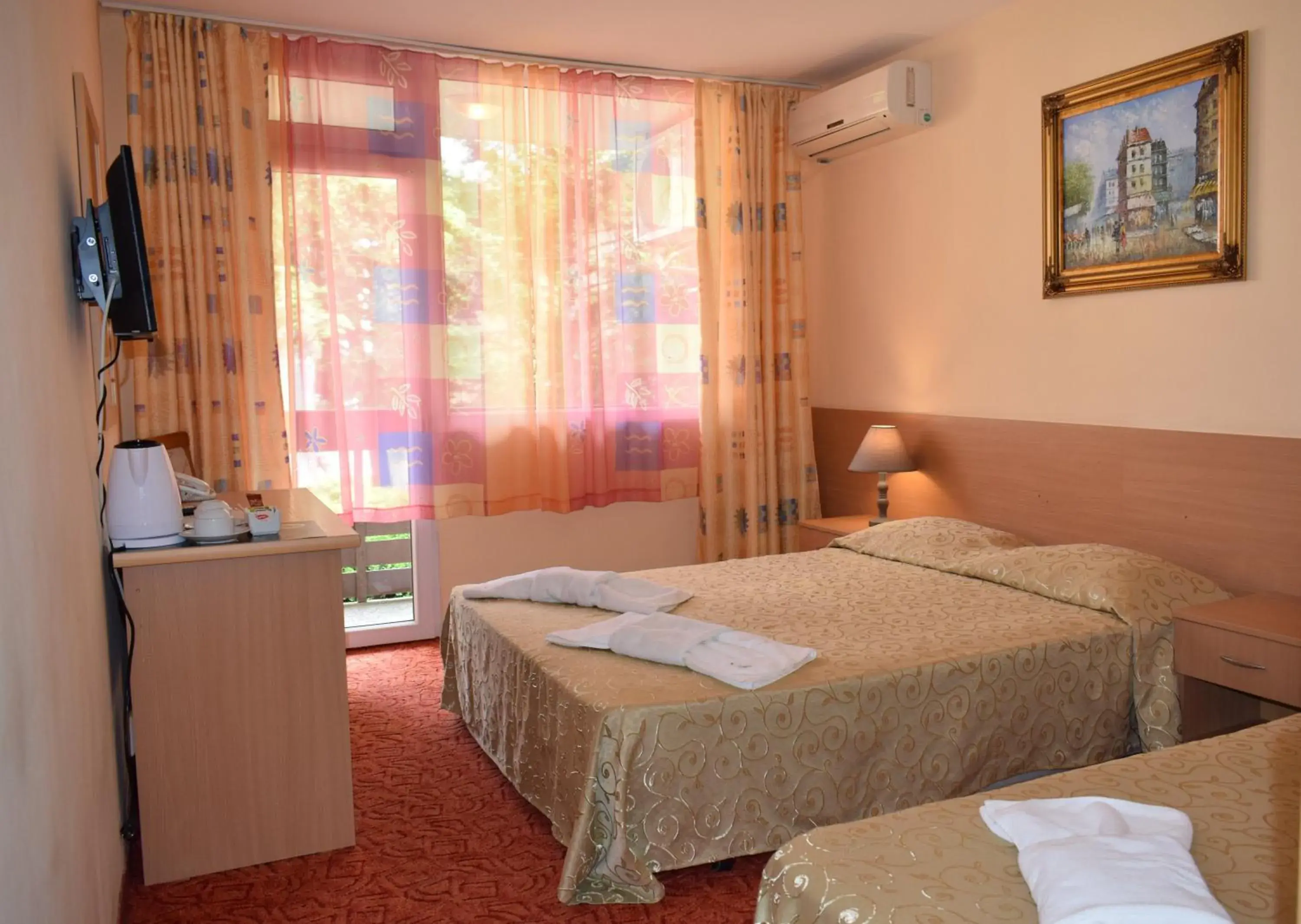 Triple Room with Balcony in Ahilea Hotel - Free Pool Access Triple Room with Balcony in Ahilea Hotel - Free Pool Access