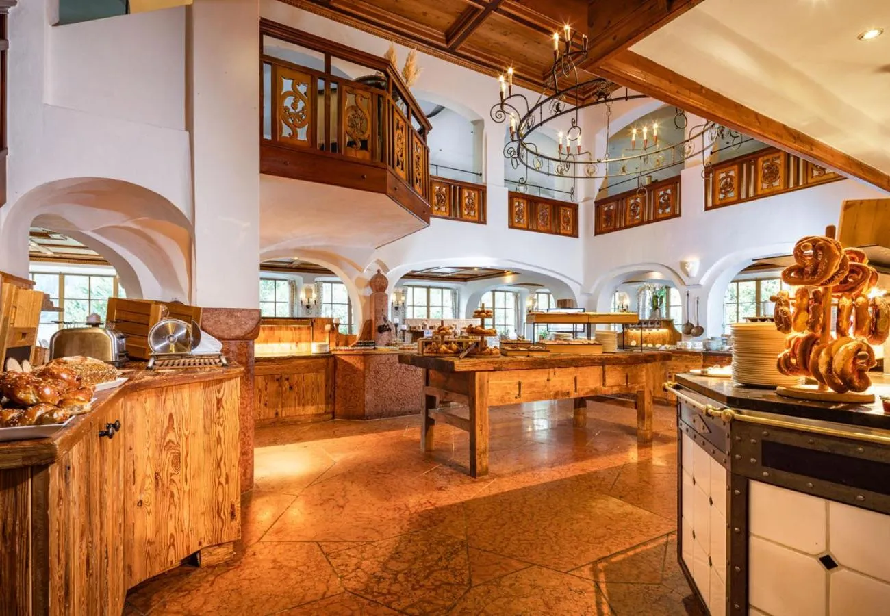 Breakfast in Berghotel Rehlegg