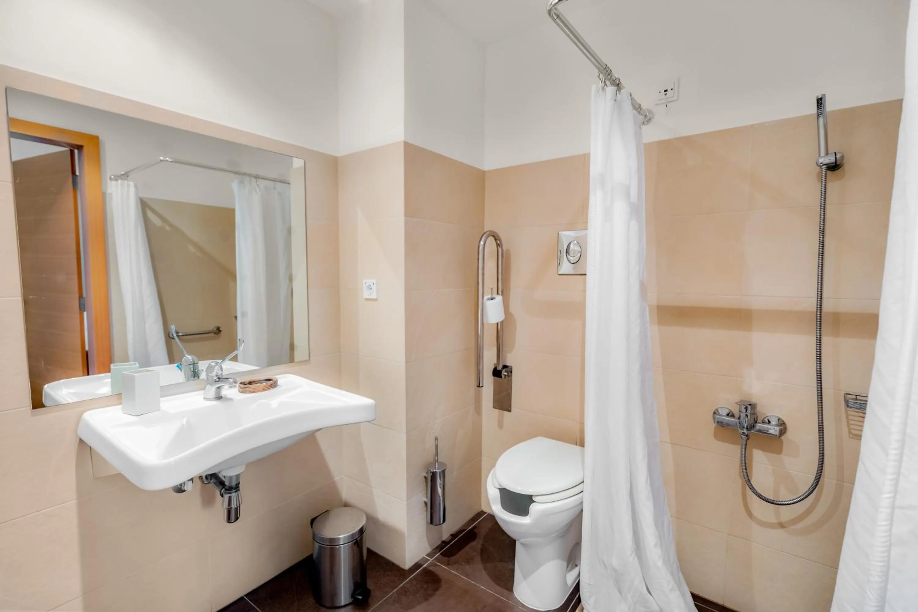 Shower in Orizontes View Hotel