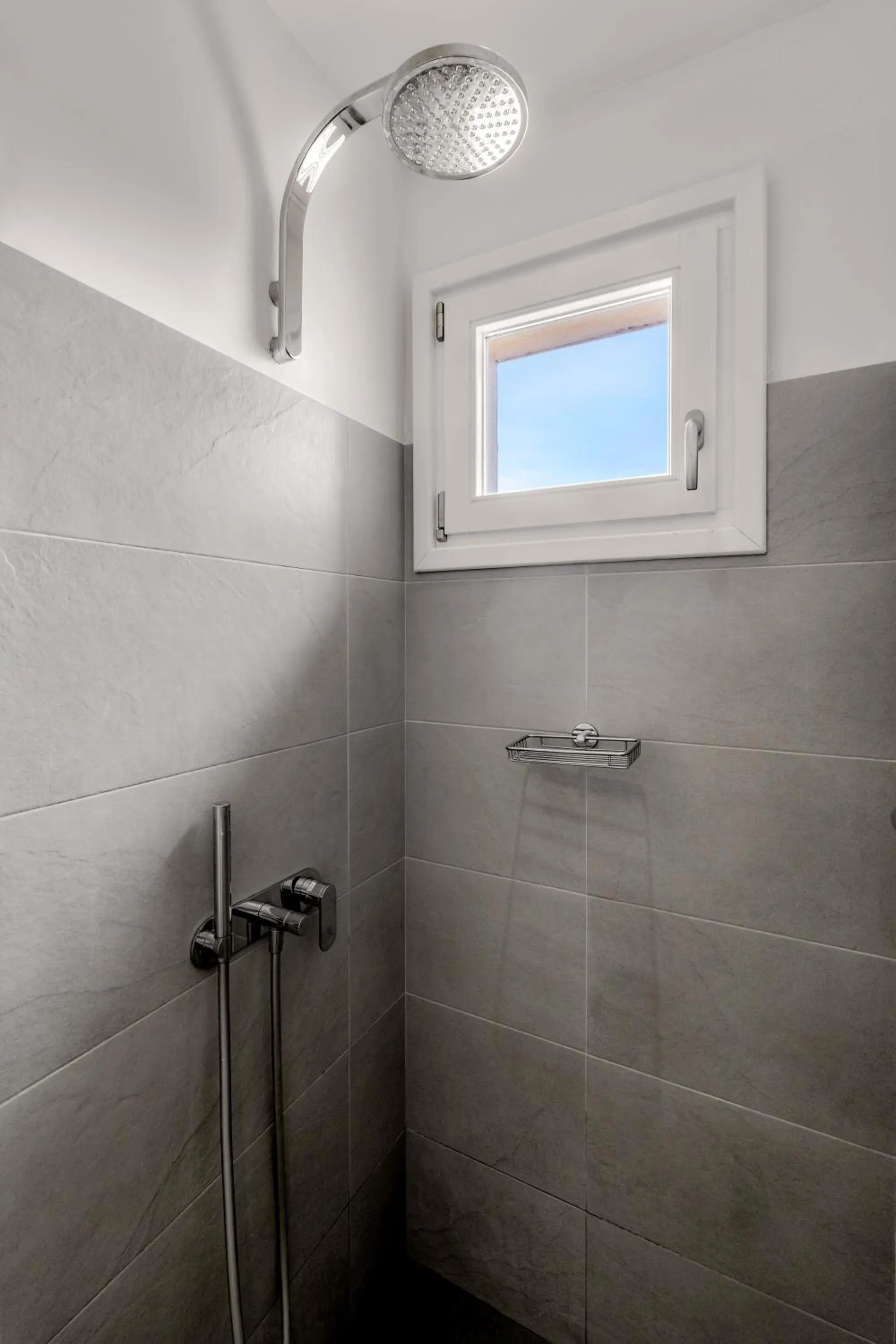 Shower in Orizontes View Hotel