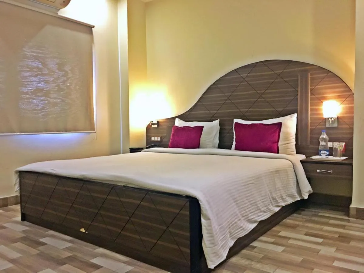 Photo of the whole room, Bed in Spring Sky Mughalsarai By ShriGo Hotels