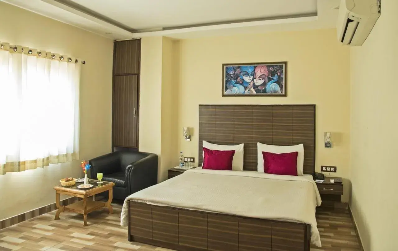 Superior Triple Room in Spring Sky Mughalsarai By ShriGo Hotels Superior Triple Room in Spring Sky Mughalsarai By ShriGo Hotels