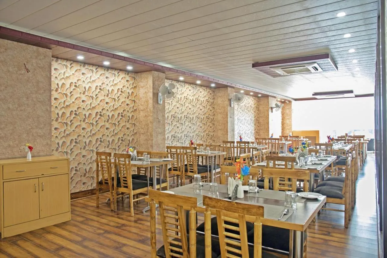 Restaurant/places to eat in Spring Sky Mughalsarai By ShriGo Hotels