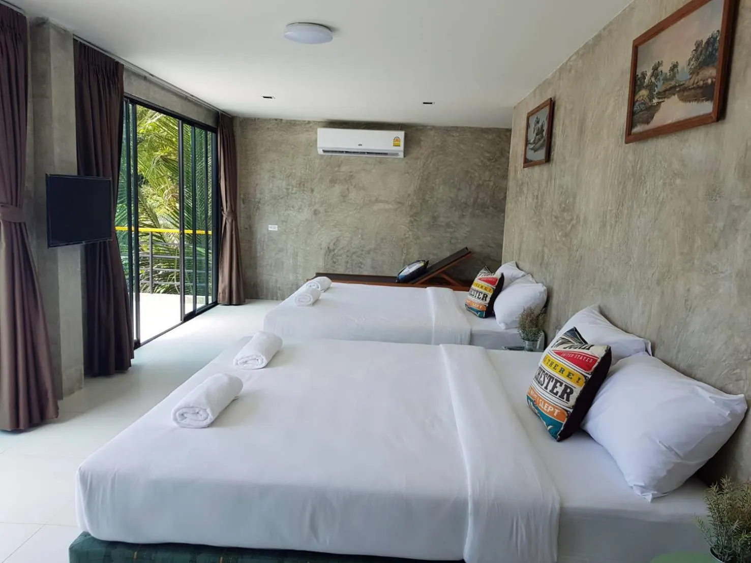 Bed in Laemsai Resort