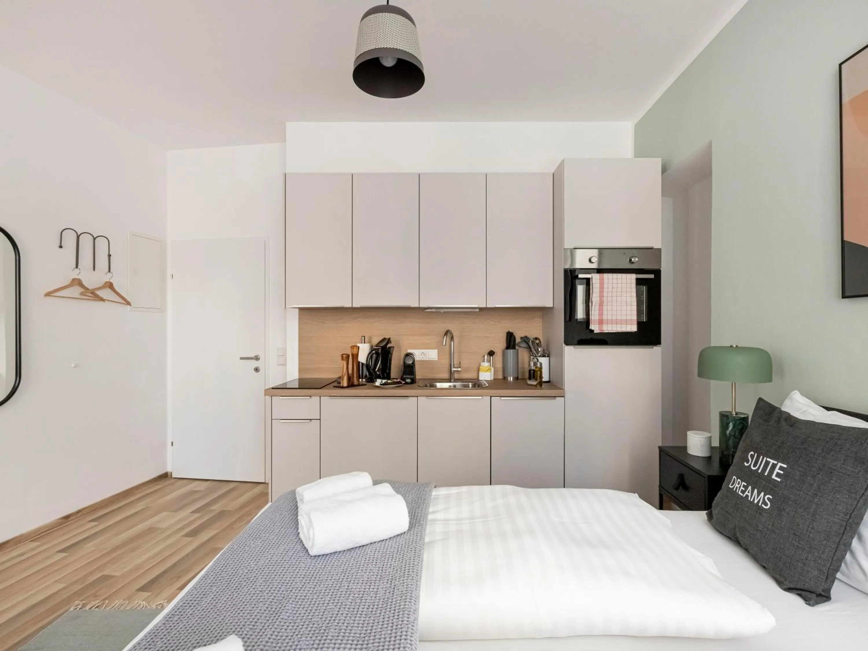 Bed in Limehome Villach Kirchenplatz