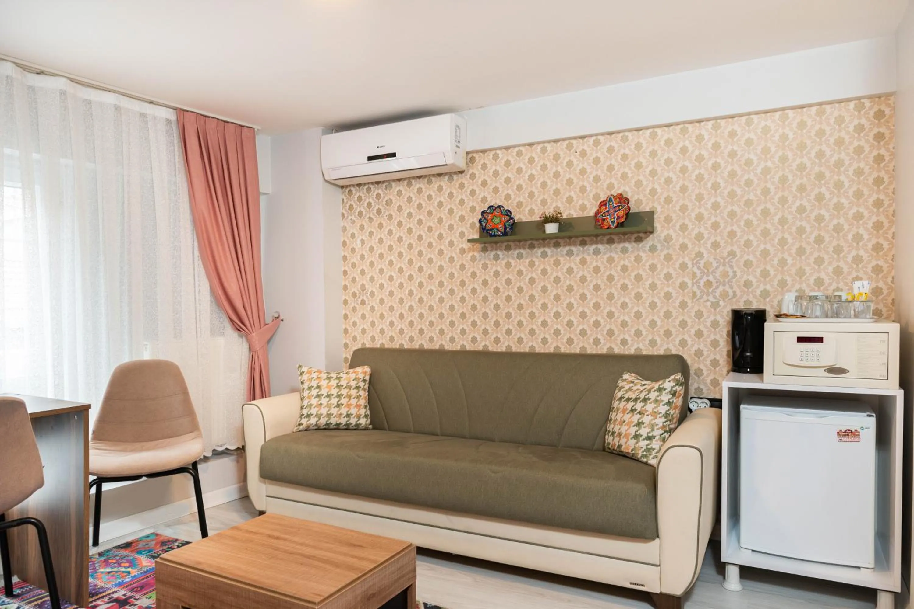 Living room in BLUE MARMARA SUITES