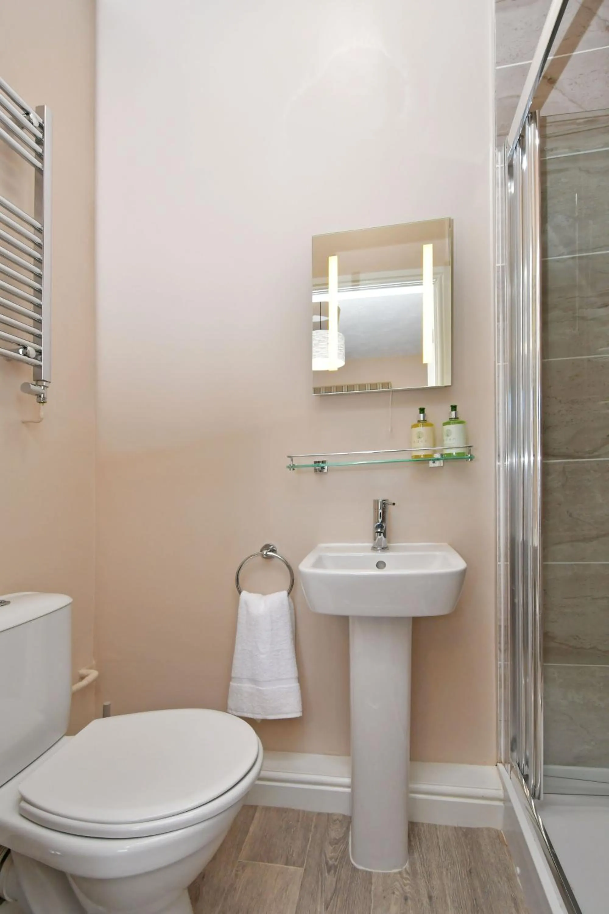 Shower in The Sutherland Arms